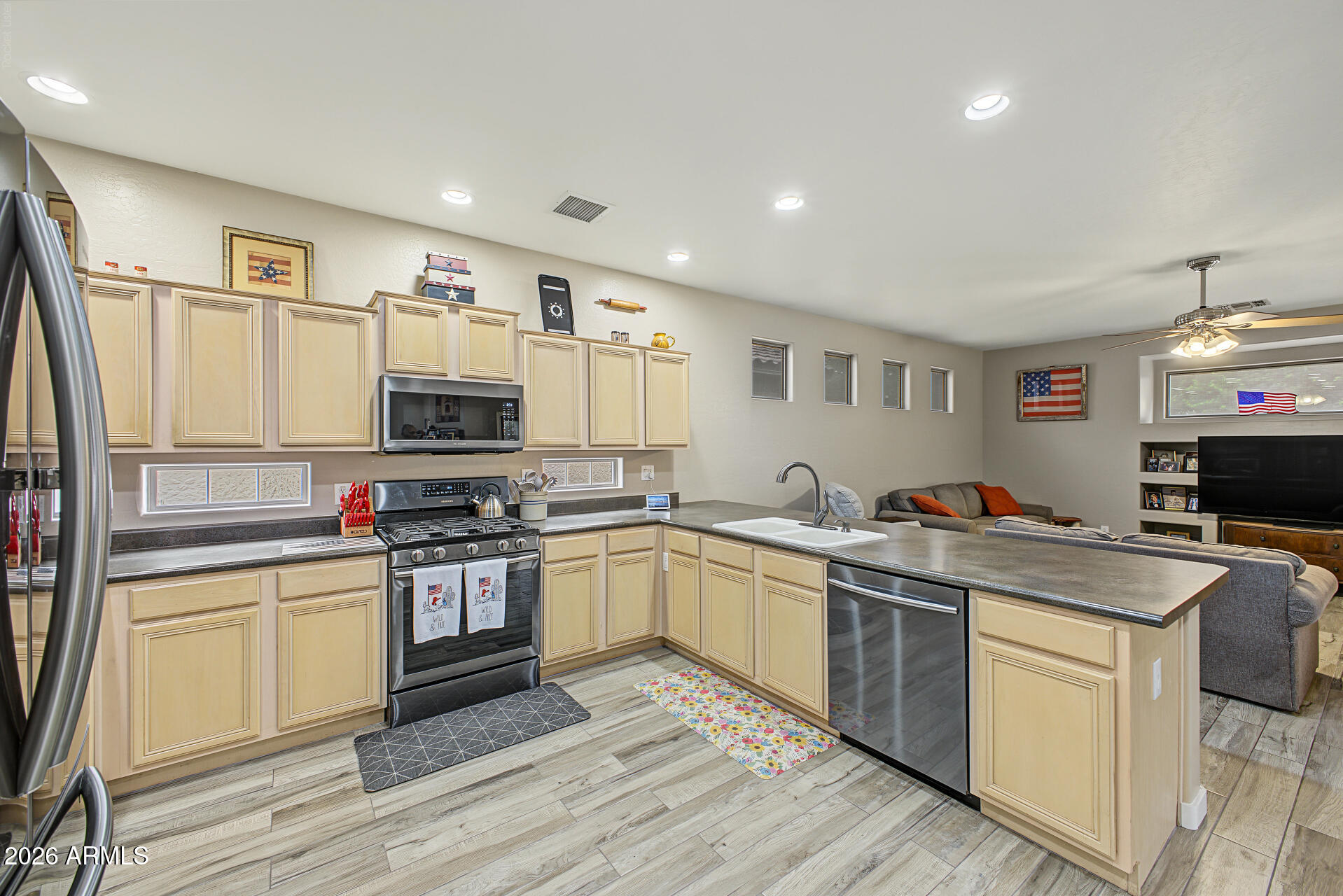 281 W BROOKS Street