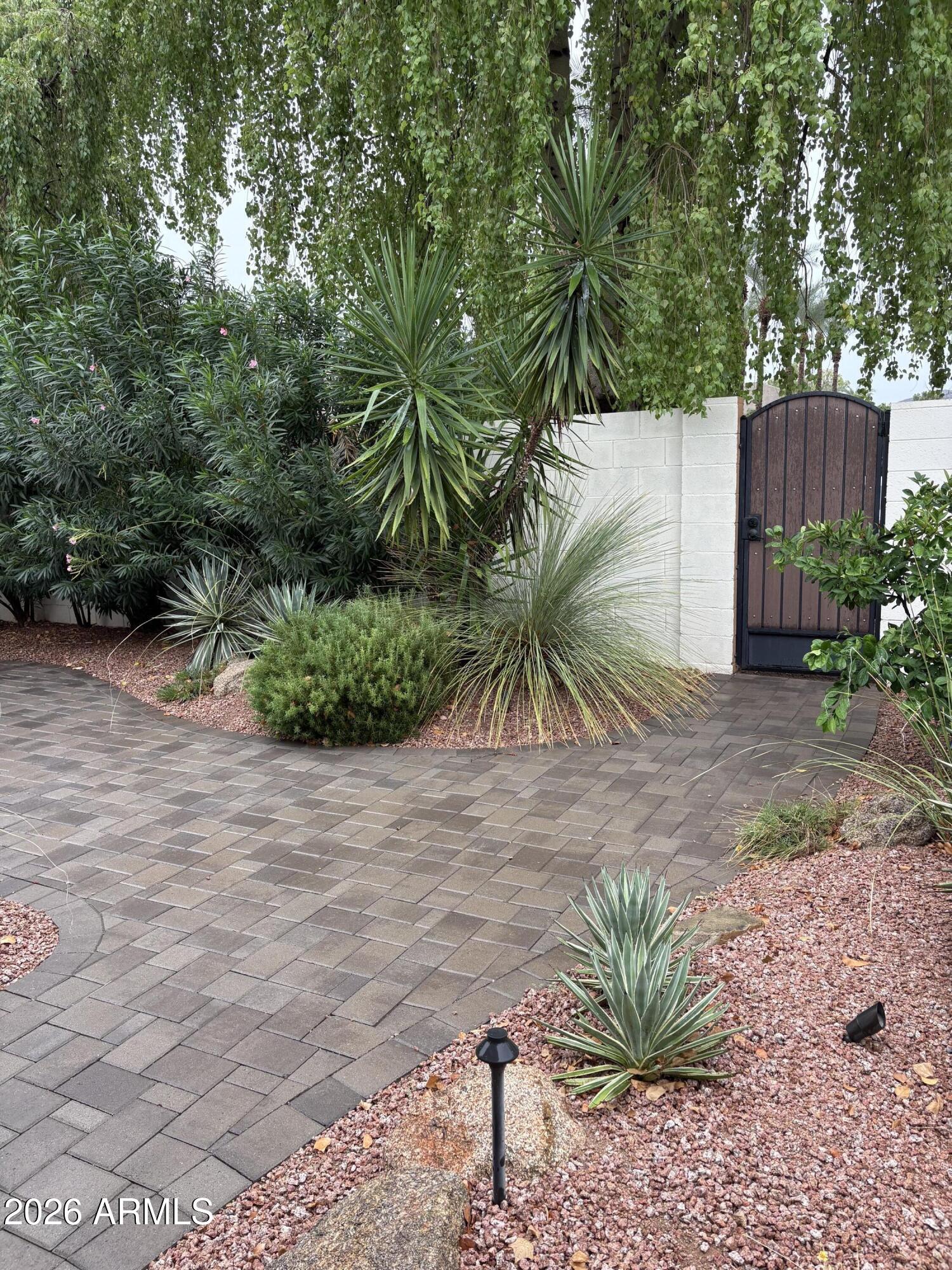 5619 E CENTURY Lane