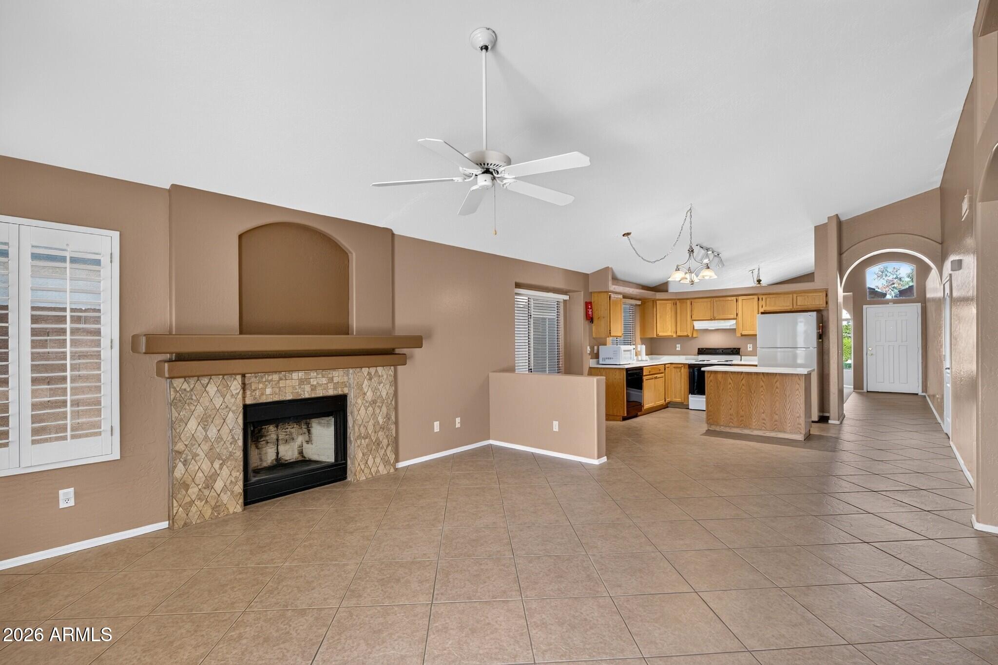 3323 W CONSTITUTION Drive