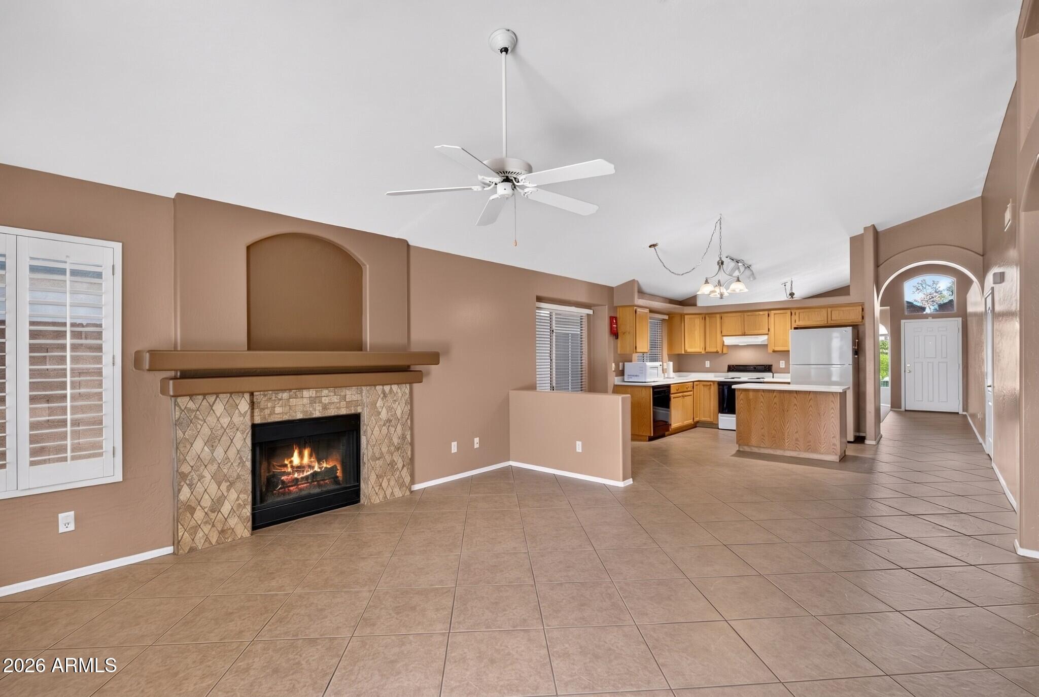 3323 W CONSTITUTION Drive