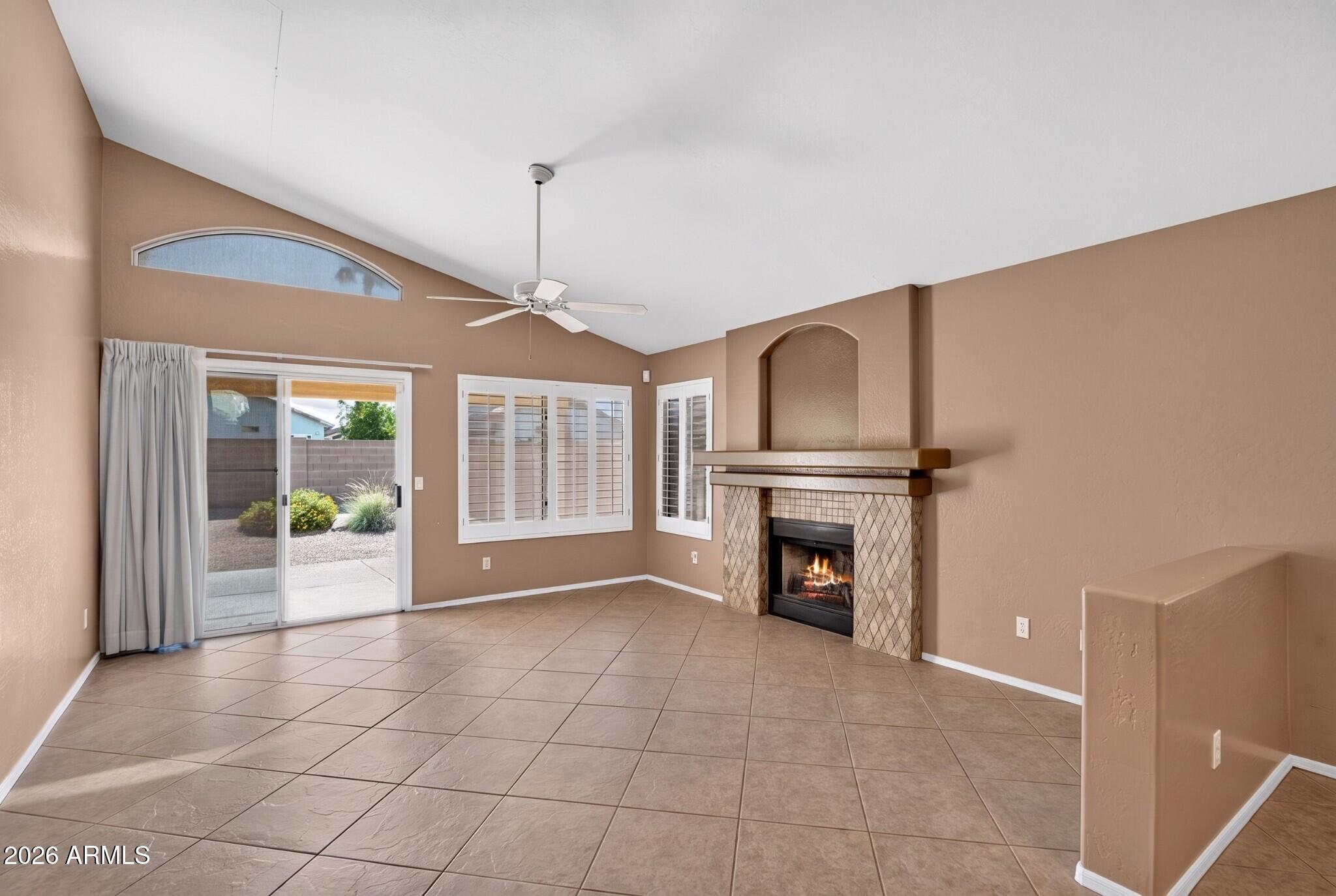 3323 W CONSTITUTION Drive