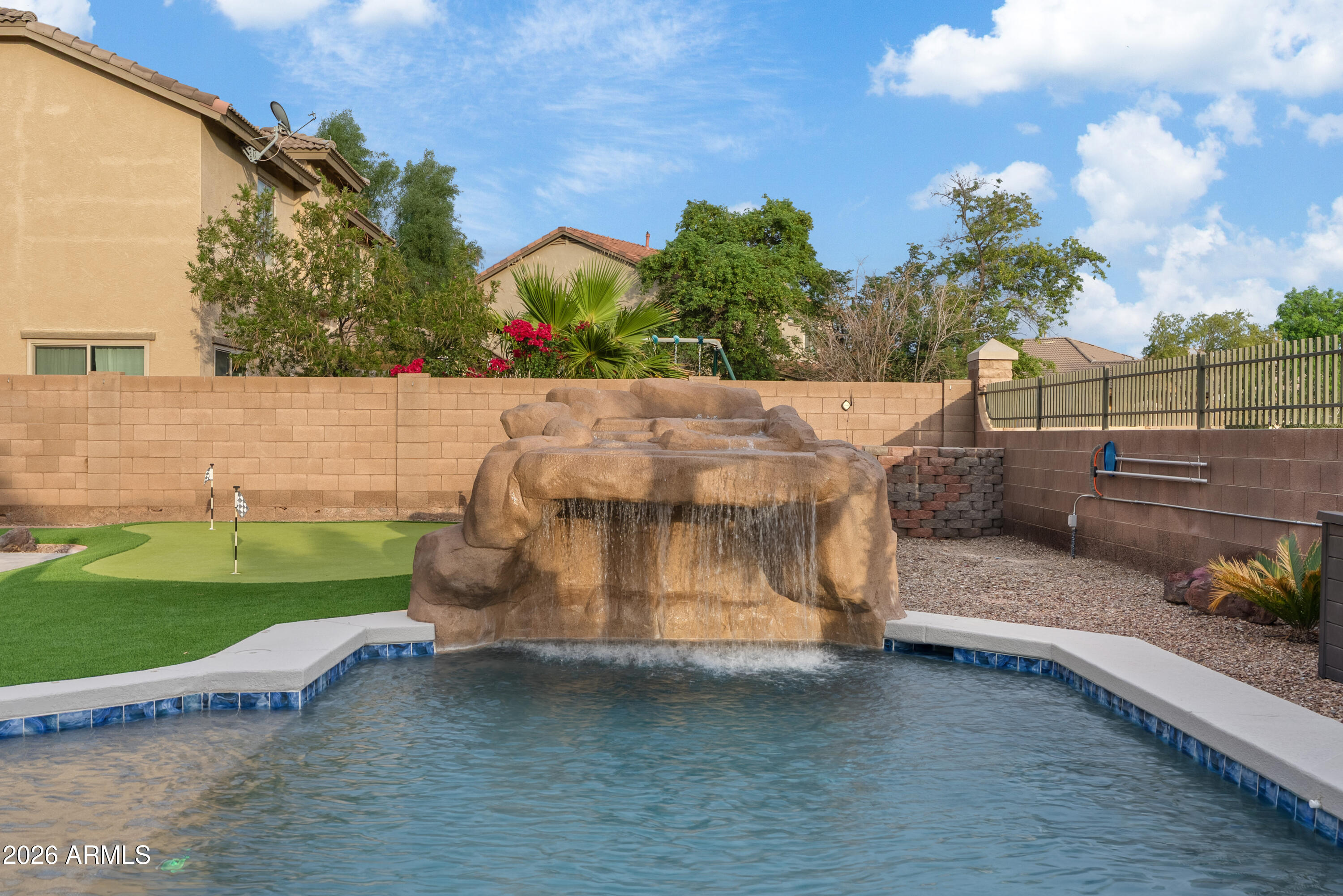 3759 E POWELL Way