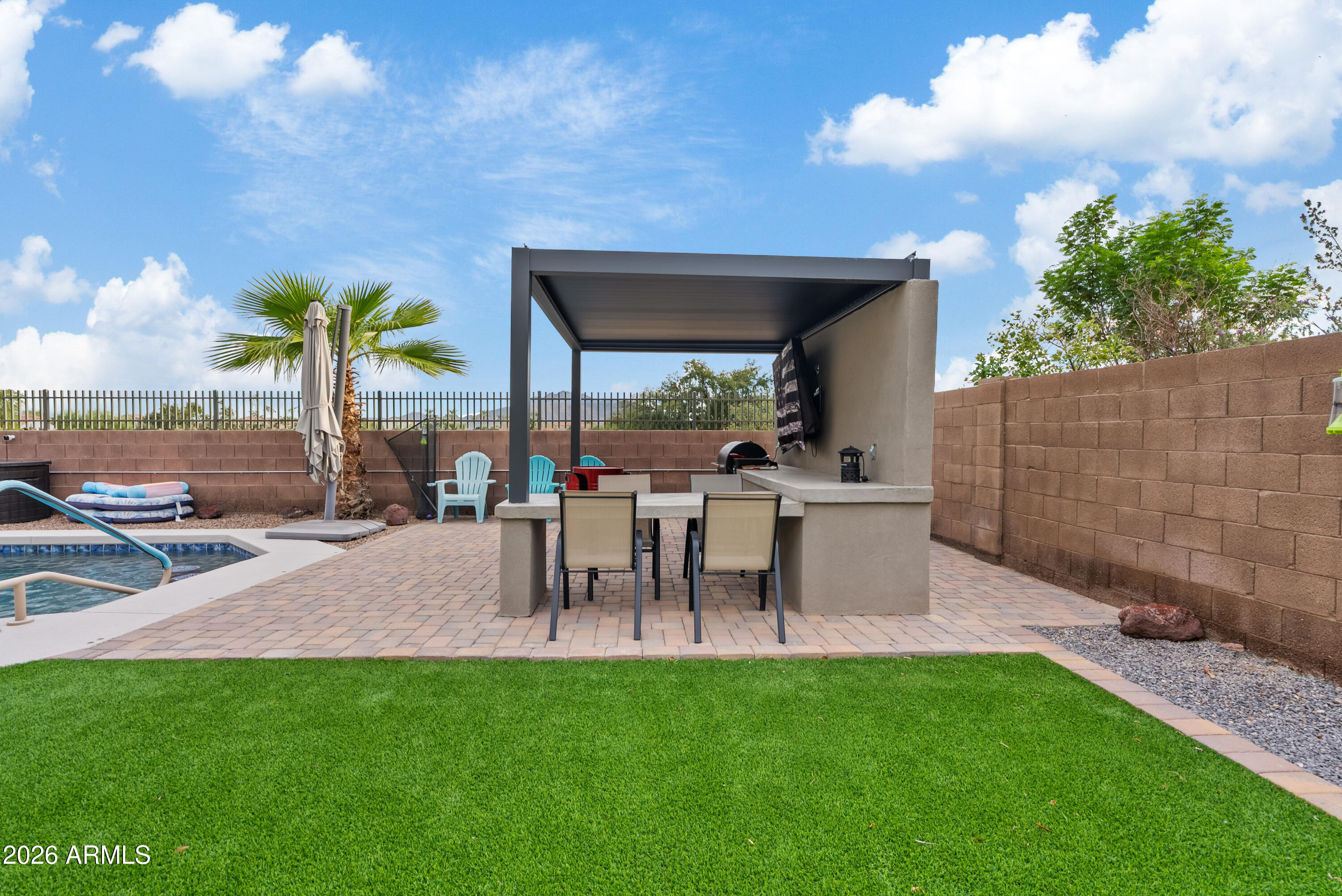 3759 E POWELL Way