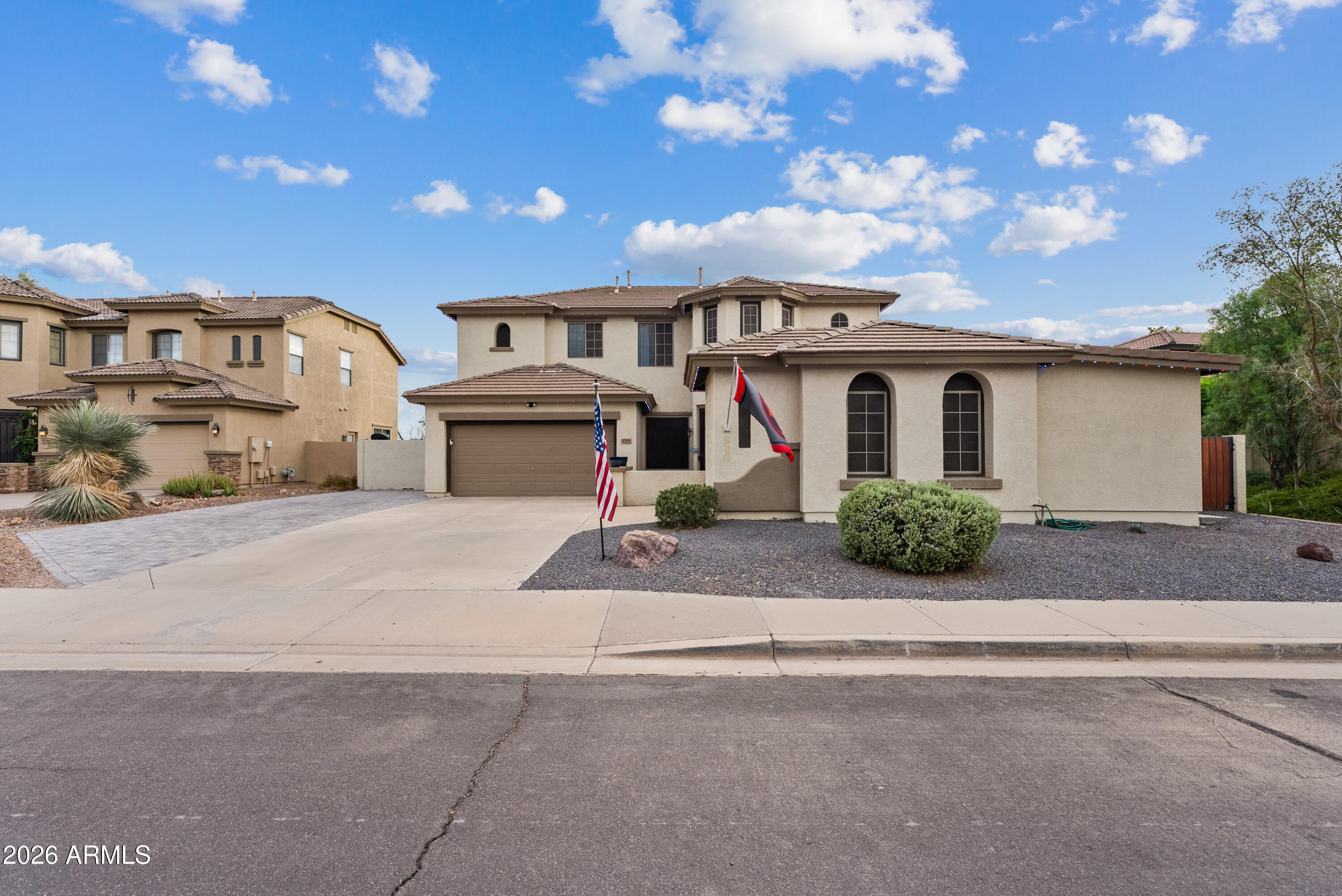 3759 E POWELL Way