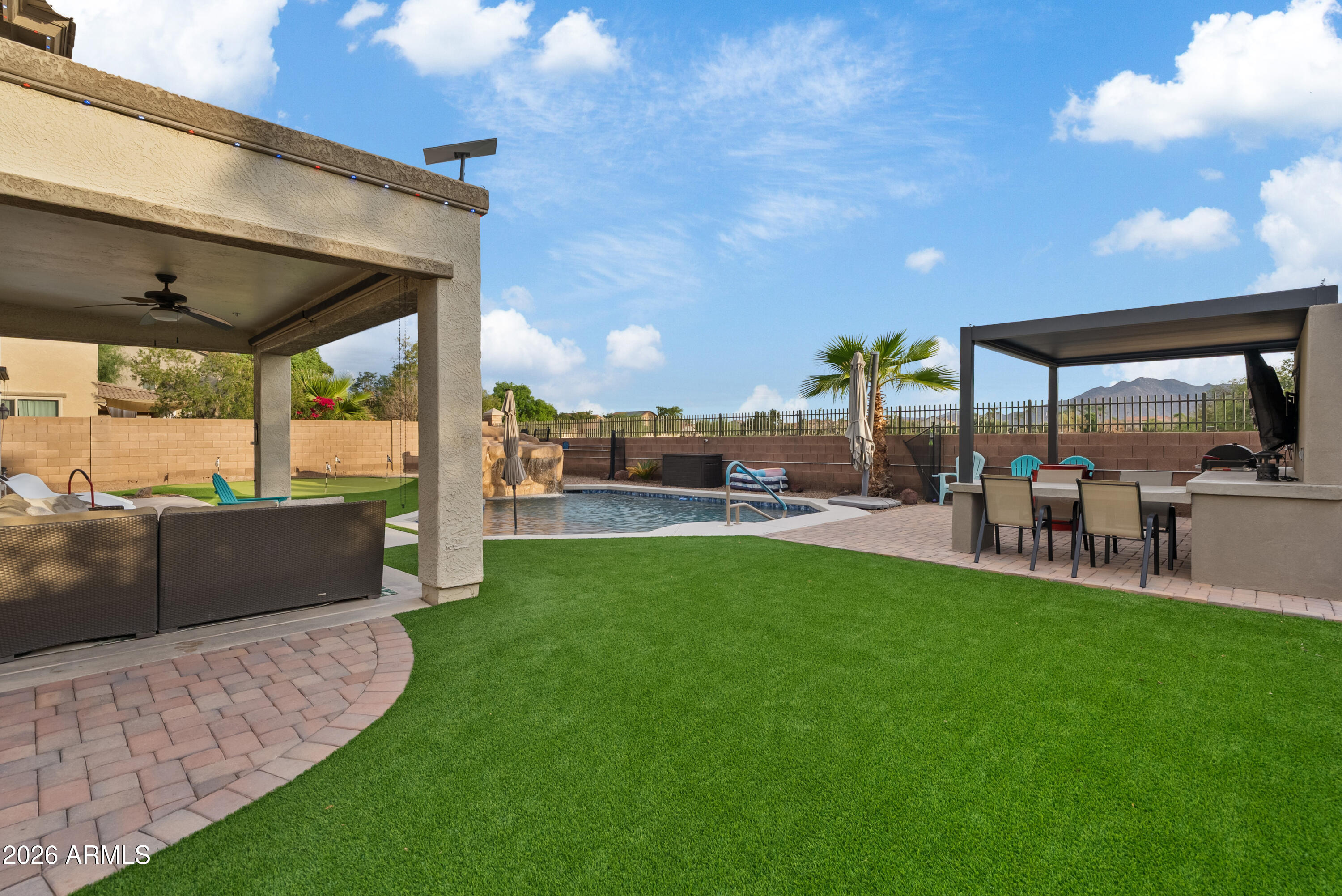 3759 E POWELL Way
