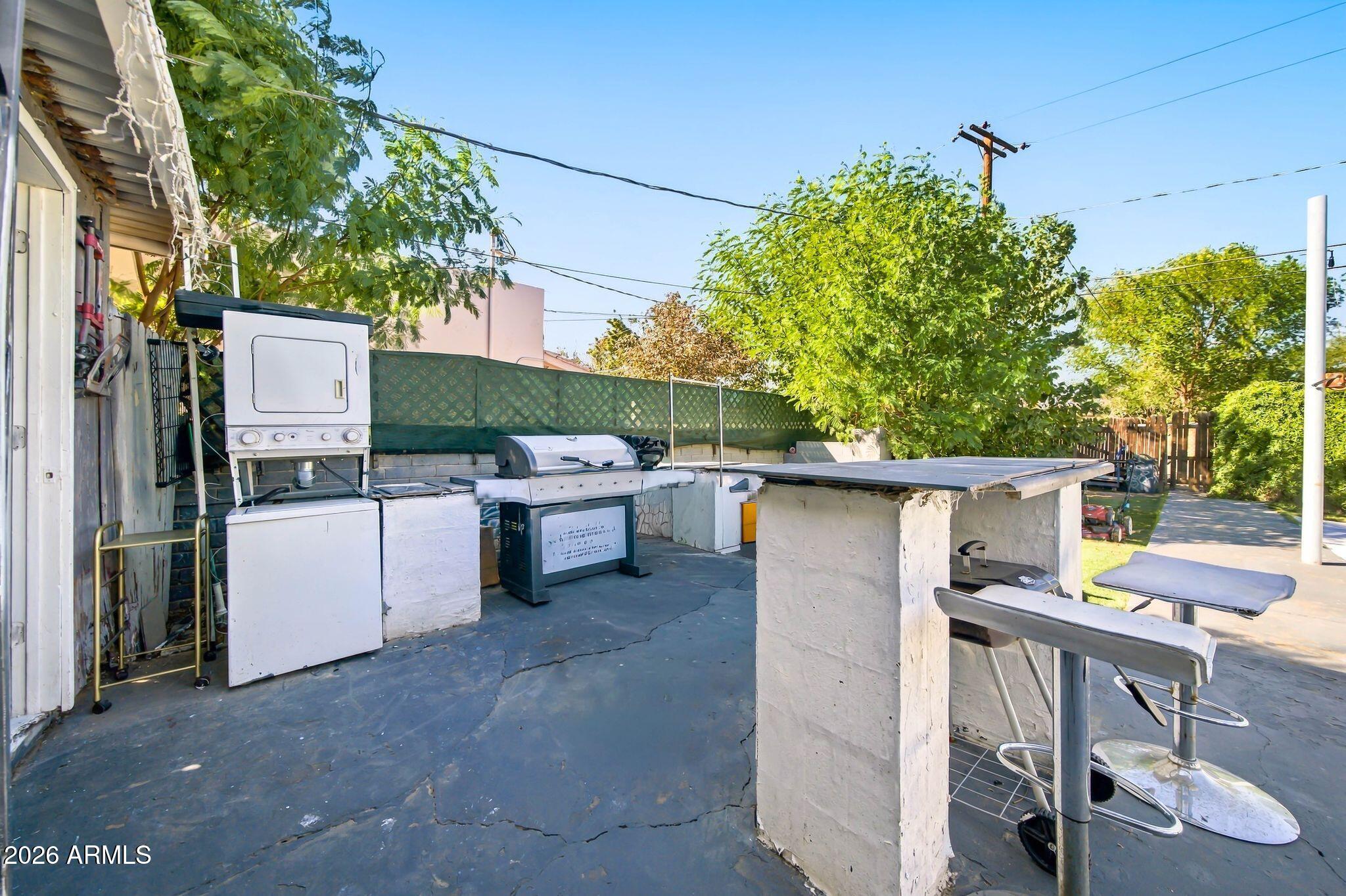 5828 W Vista Avenue