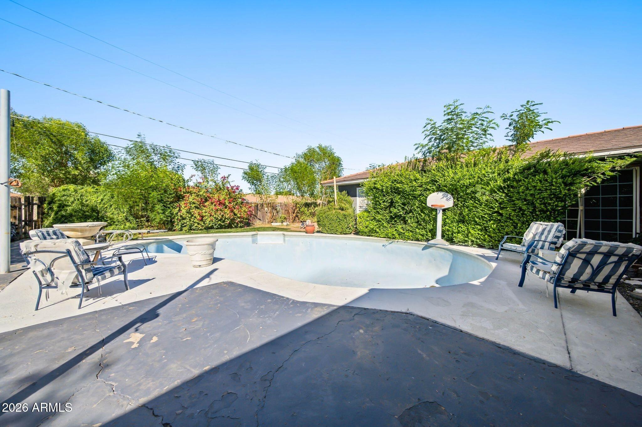 5828 W Vista Avenue