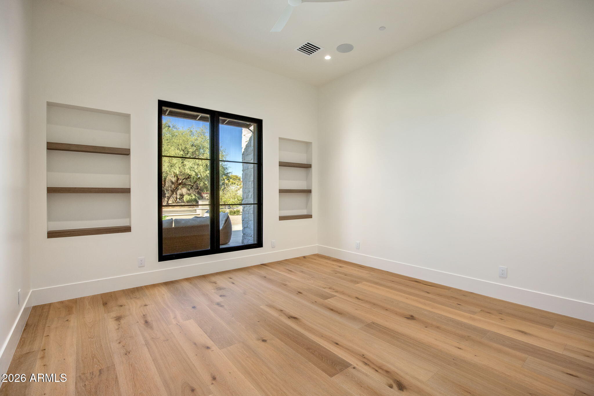 5115 E Berneil Drive