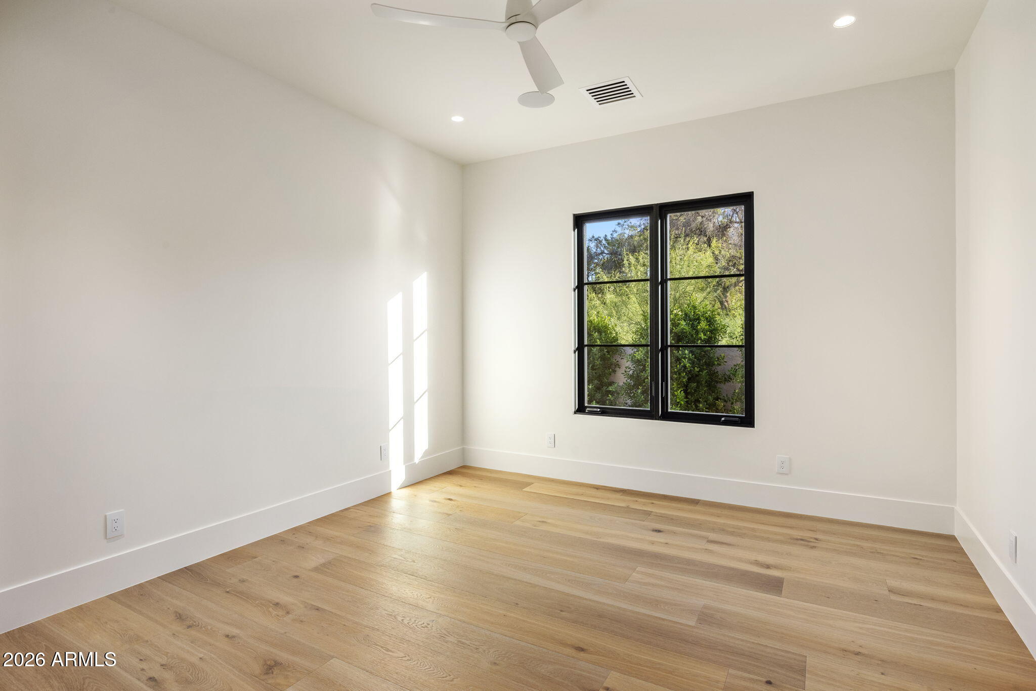 5115 E Berneil Drive