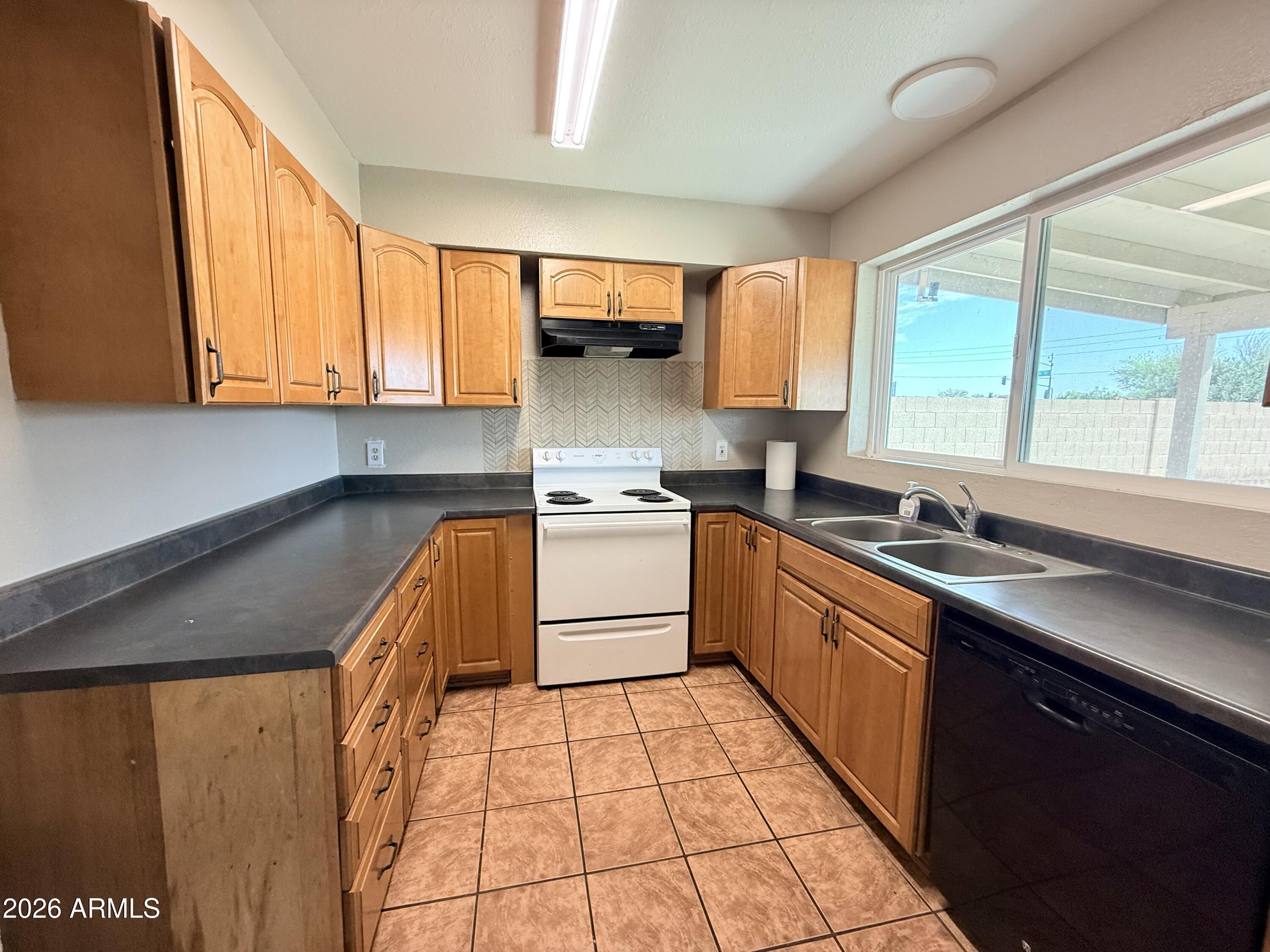 2913 W WOODRIDGE Drive