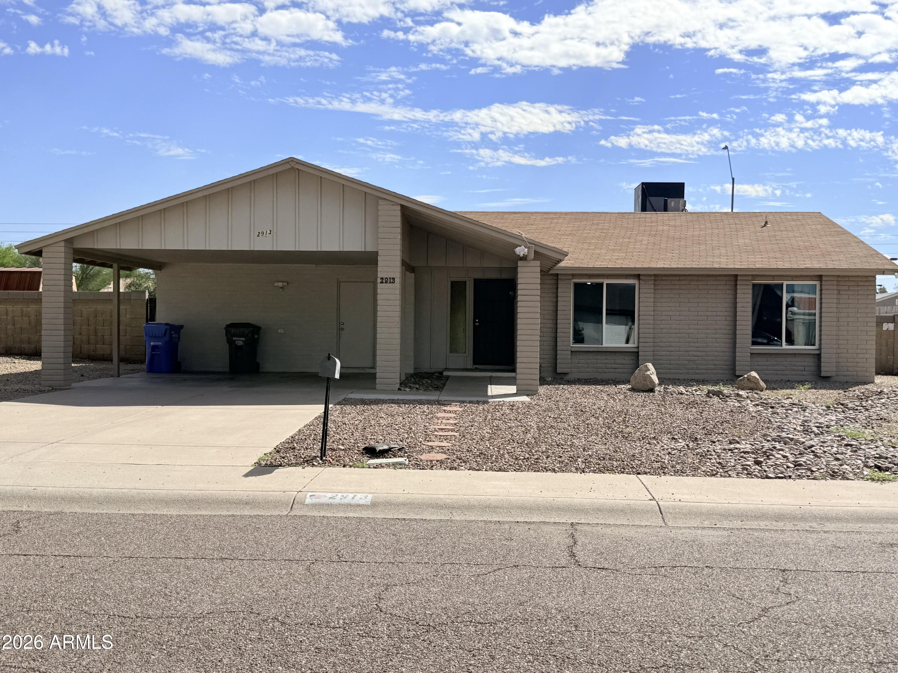 2913 W WOODRIDGE Drive