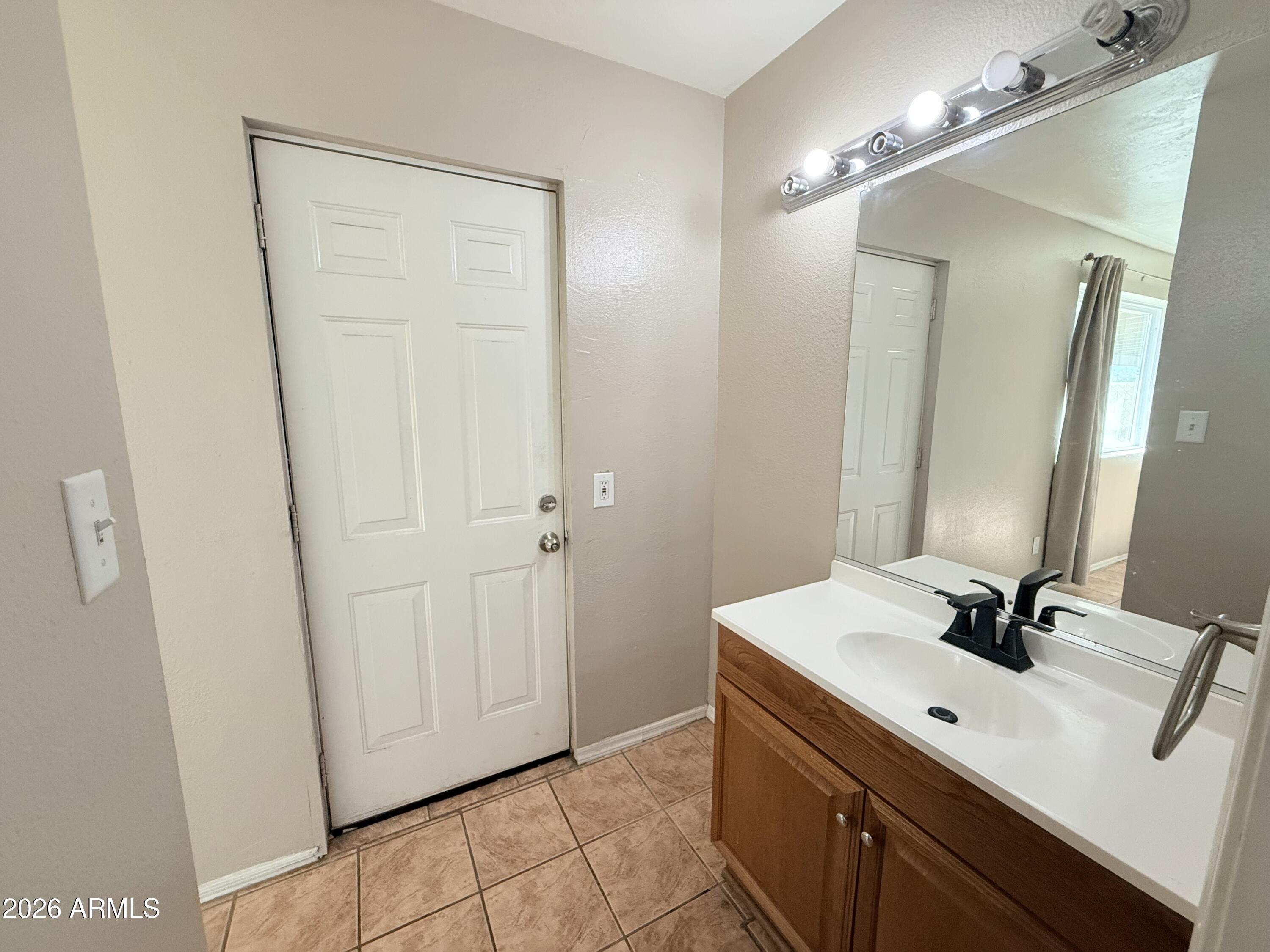 2913 W WOODRIDGE Drive