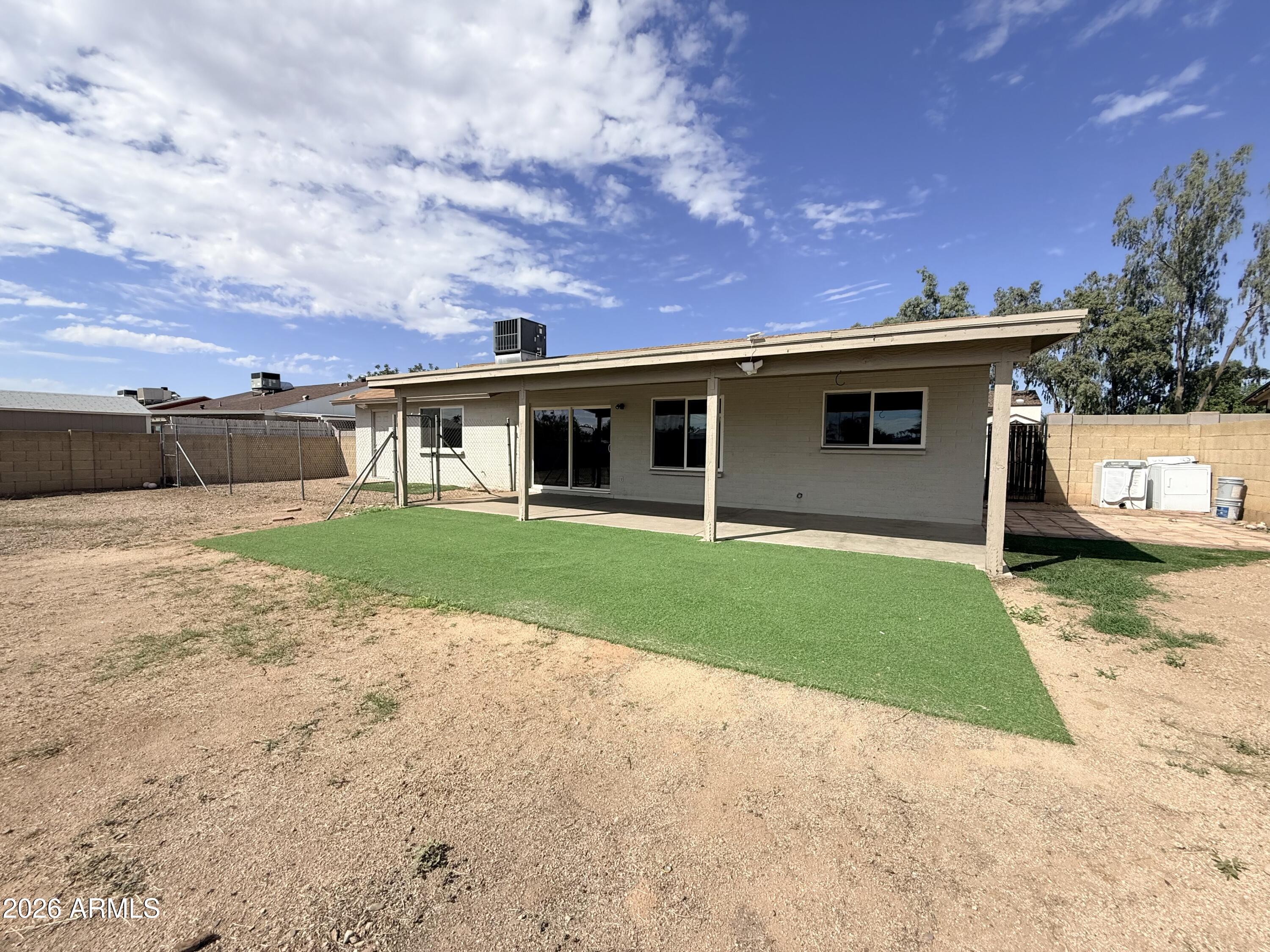 2913 W WOODRIDGE Drive