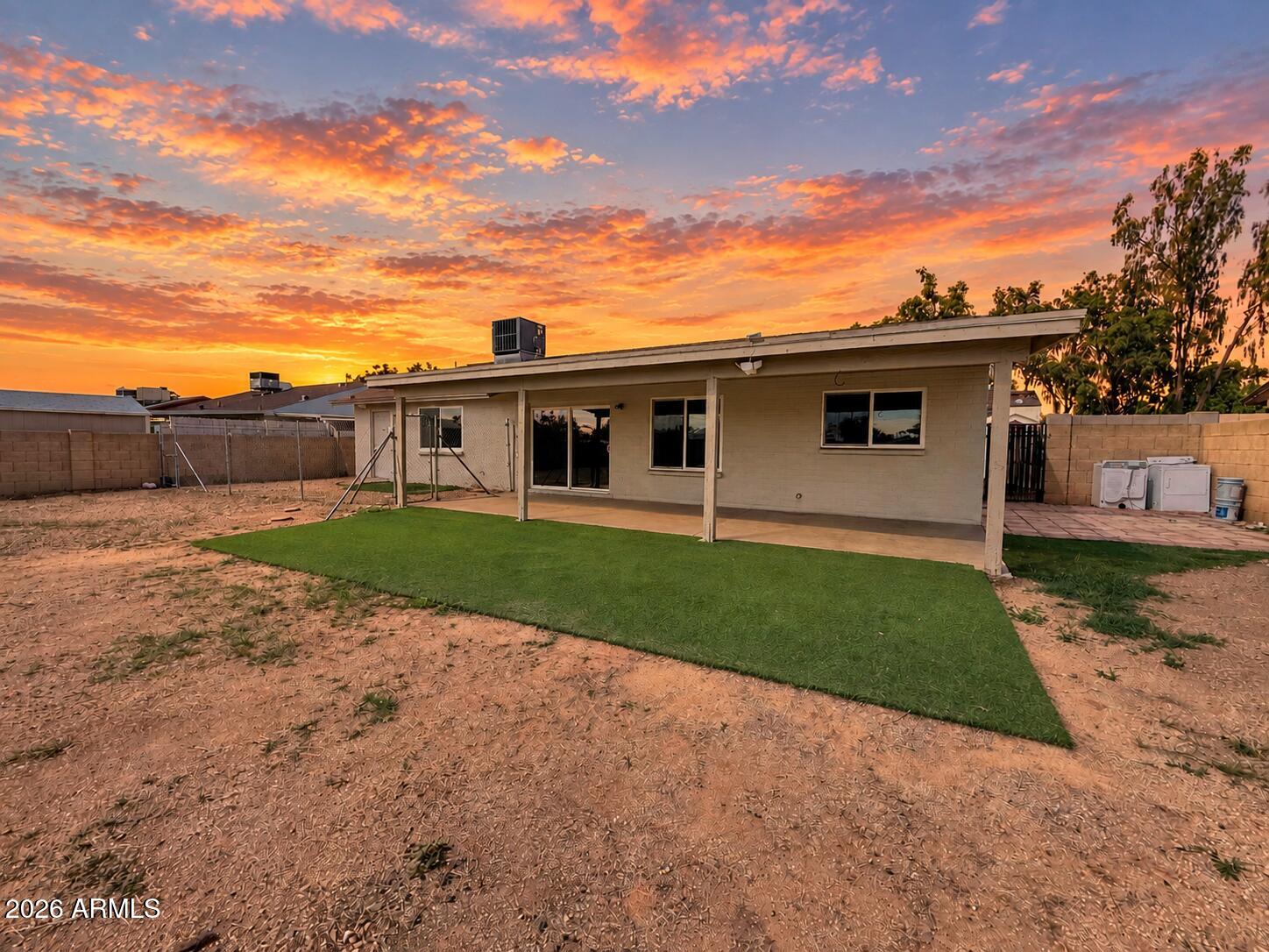 2913 W WOODRIDGE Drive