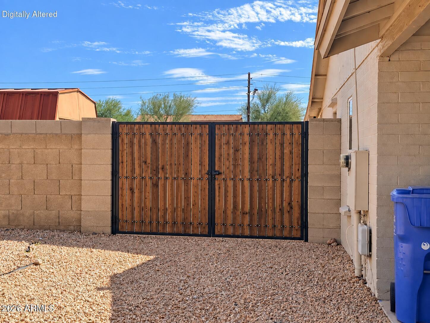 2913 W WOODRIDGE Drive