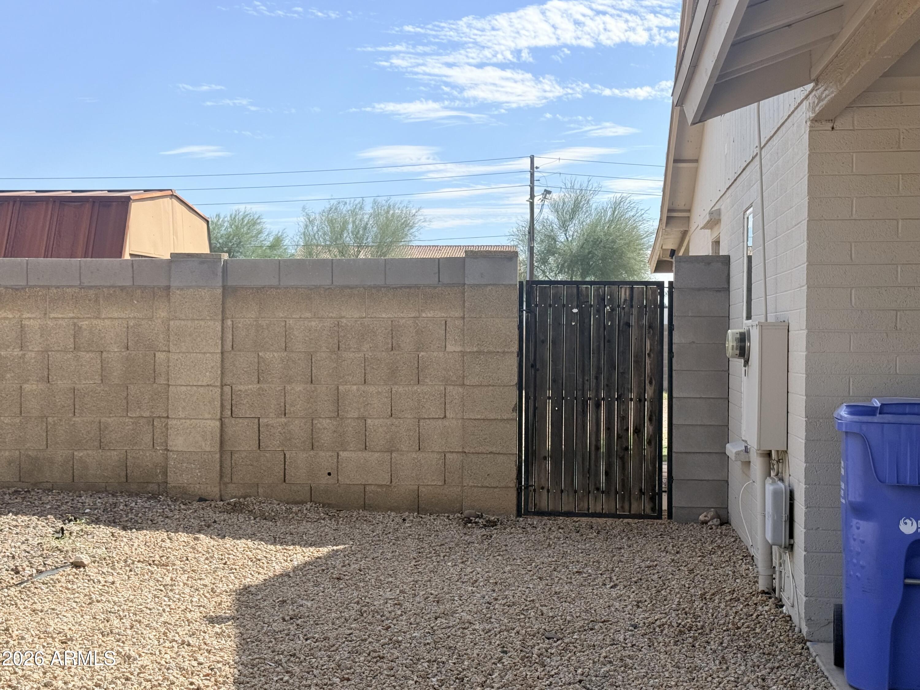 2913 W WOODRIDGE Drive