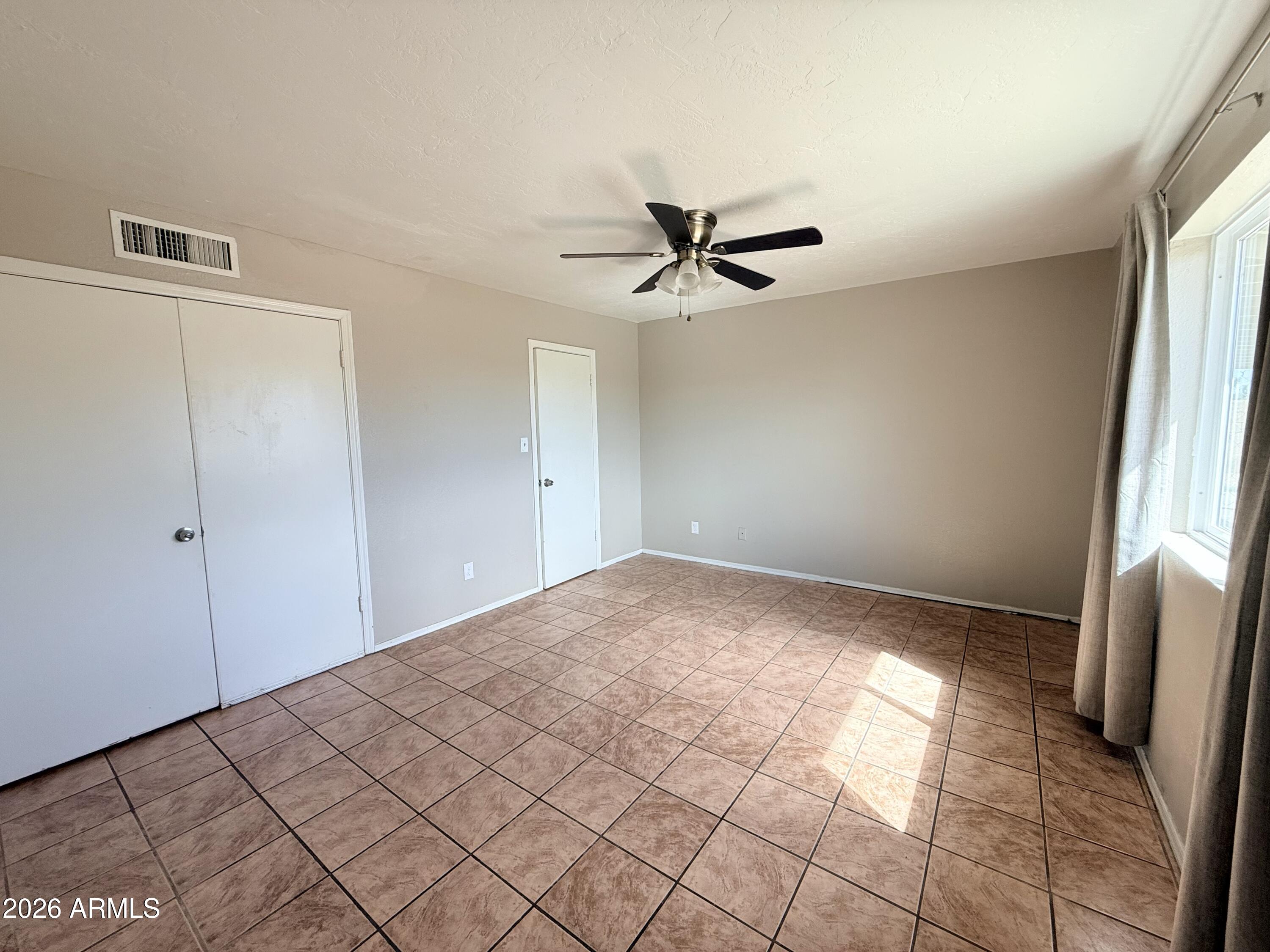 2913 W WOODRIDGE Drive