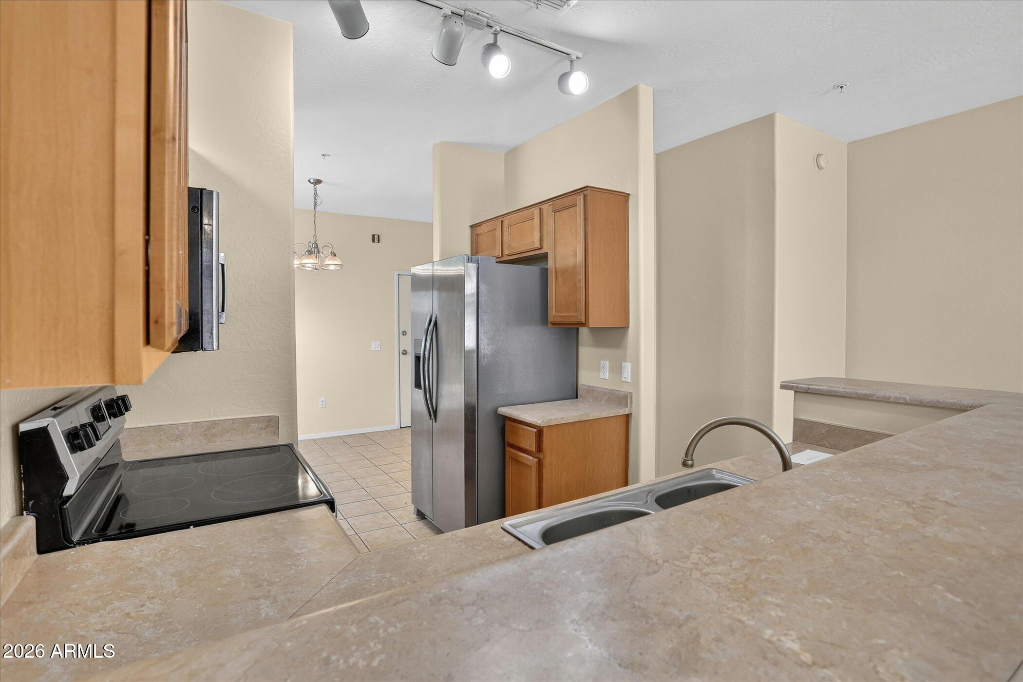 2150 E BELL Road 1090