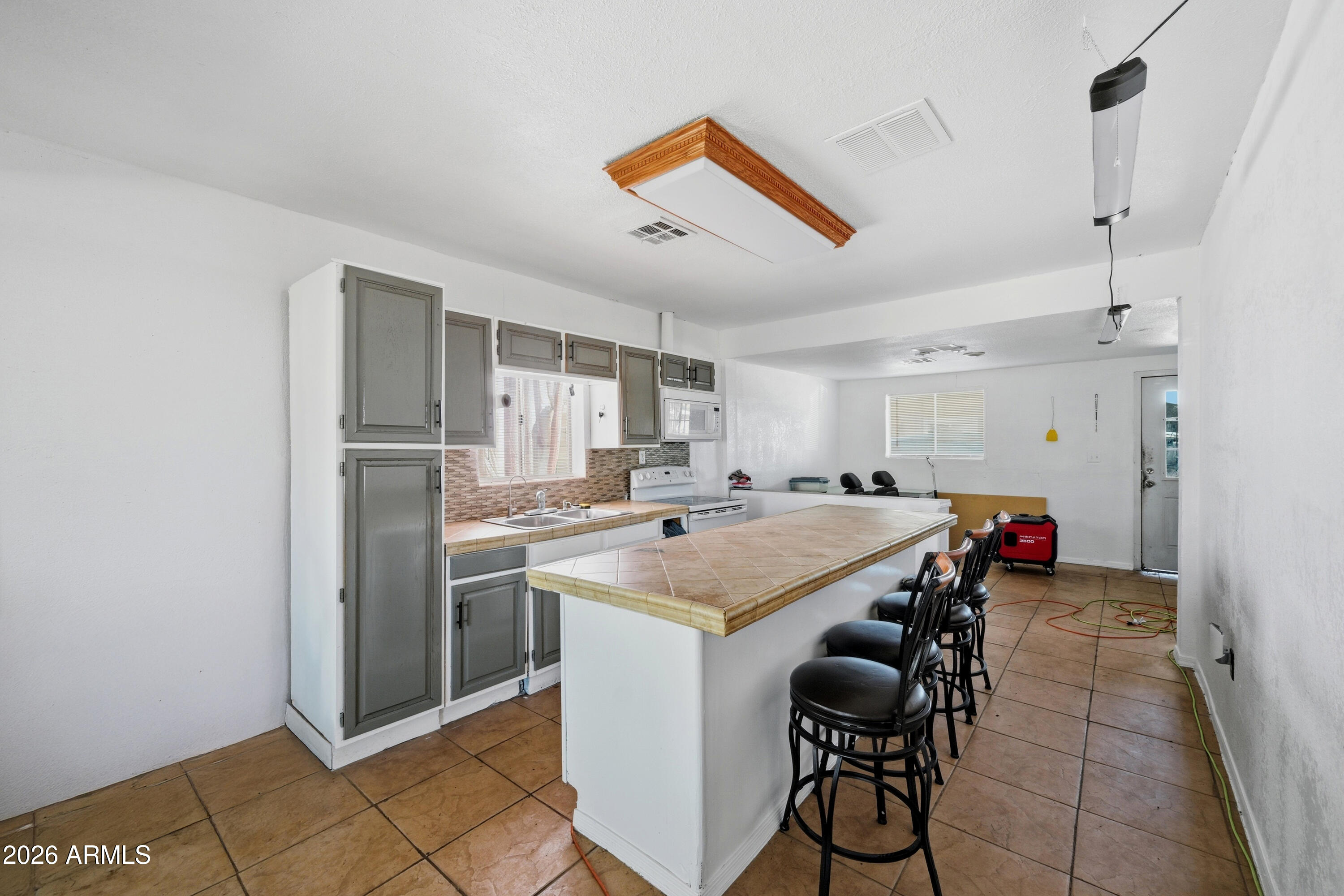3307 W PALM Lane