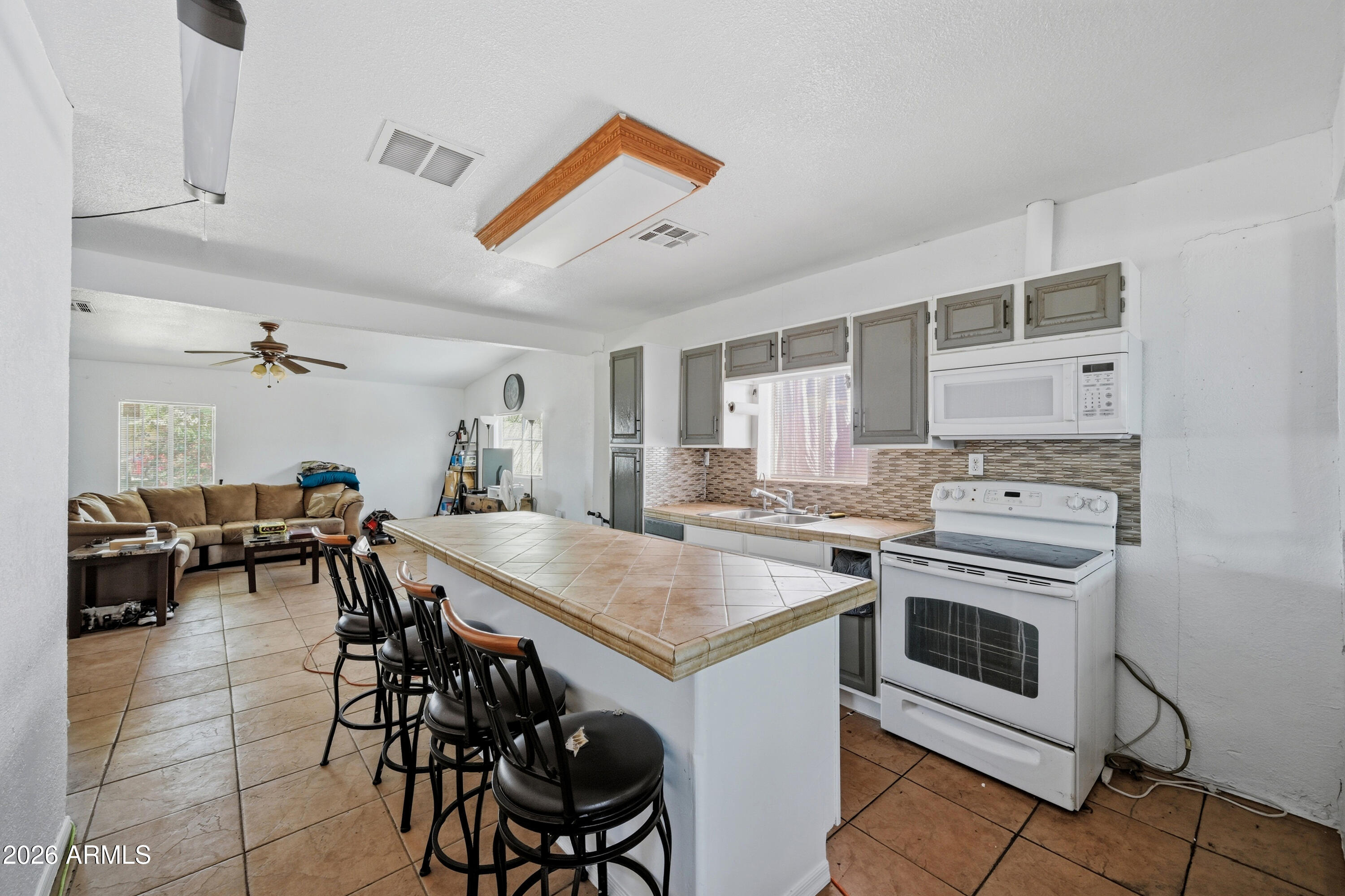 3307 W PALM Lane