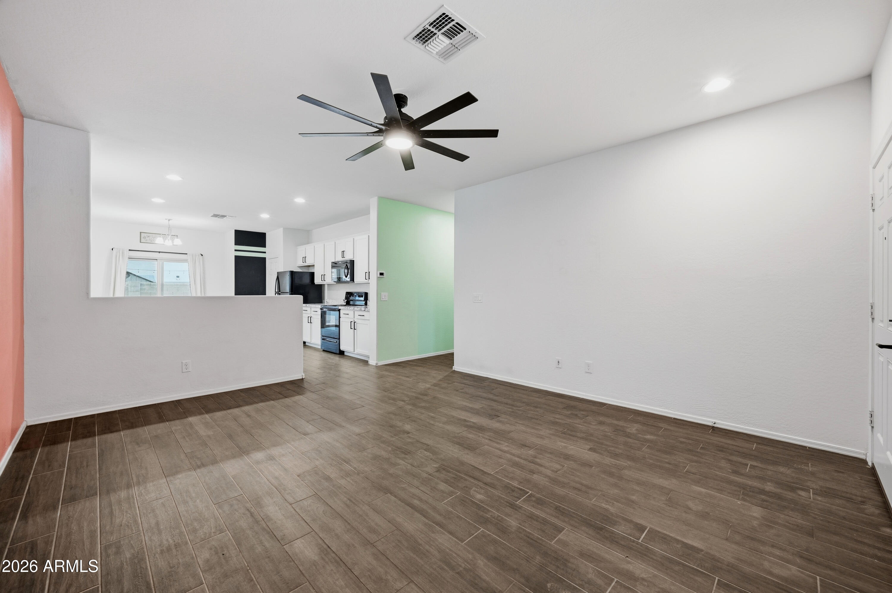 7337 W MAGNOLIA Street