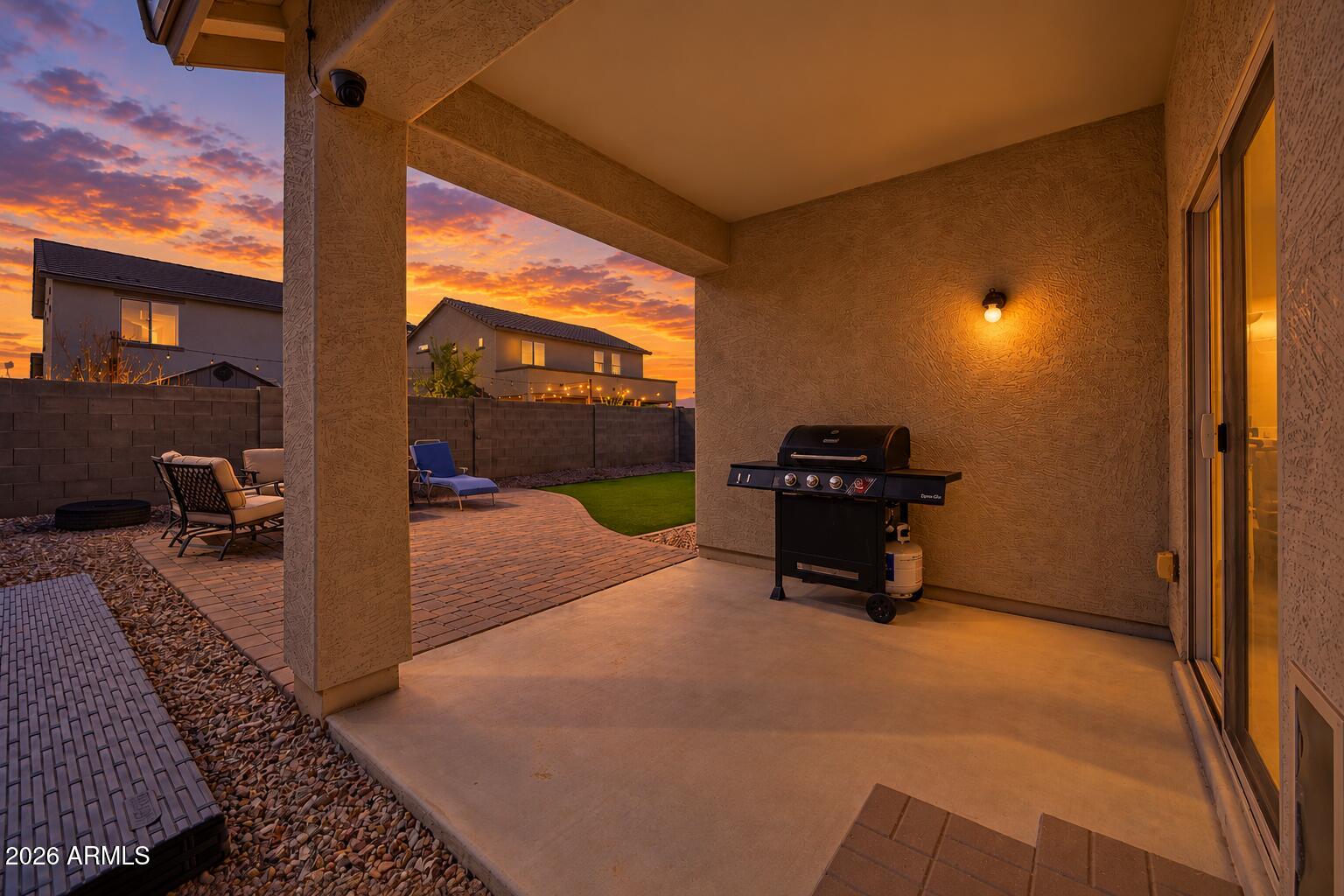 7337 W MAGNOLIA Street
