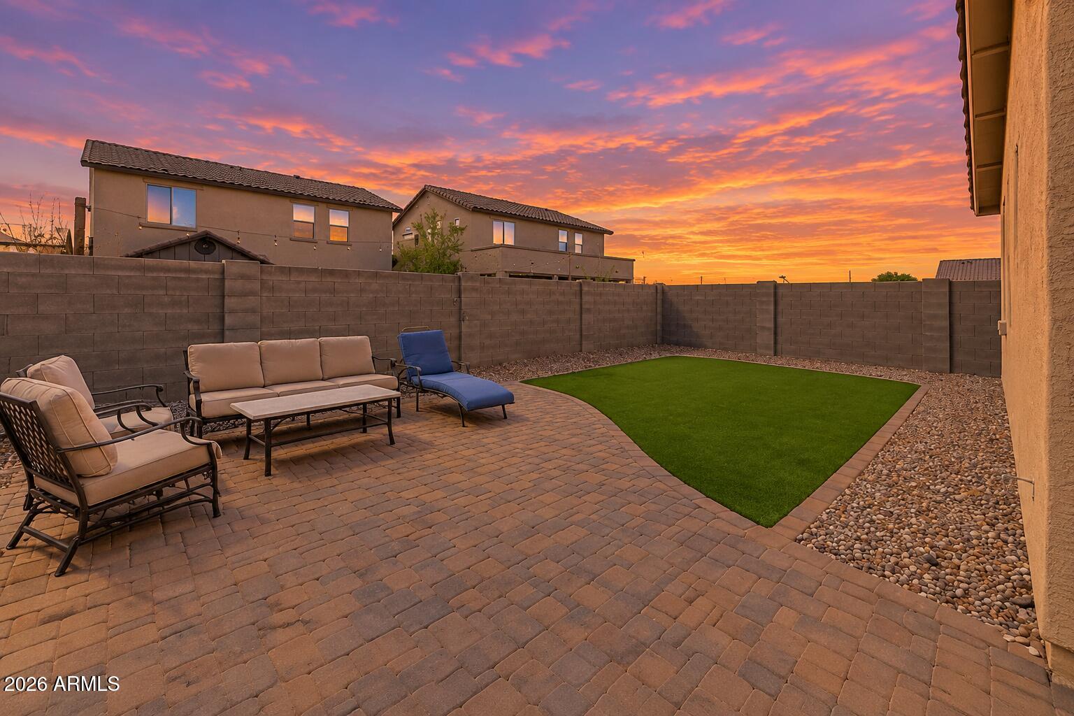 7337 W MAGNOLIA Street
