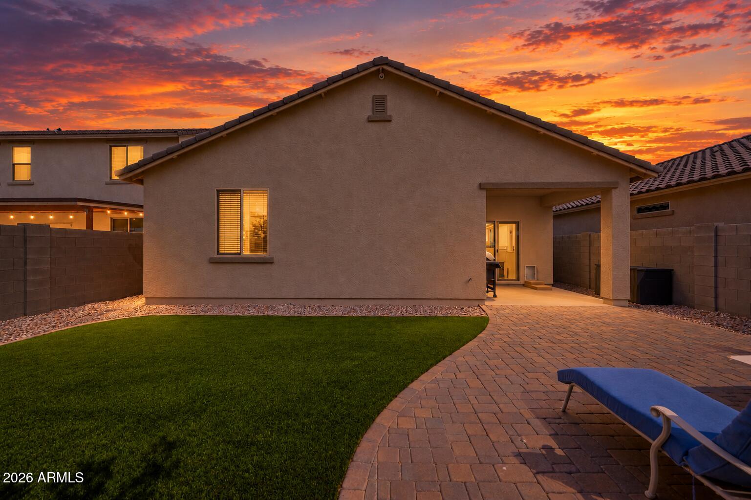 7337 W MAGNOLIA Street