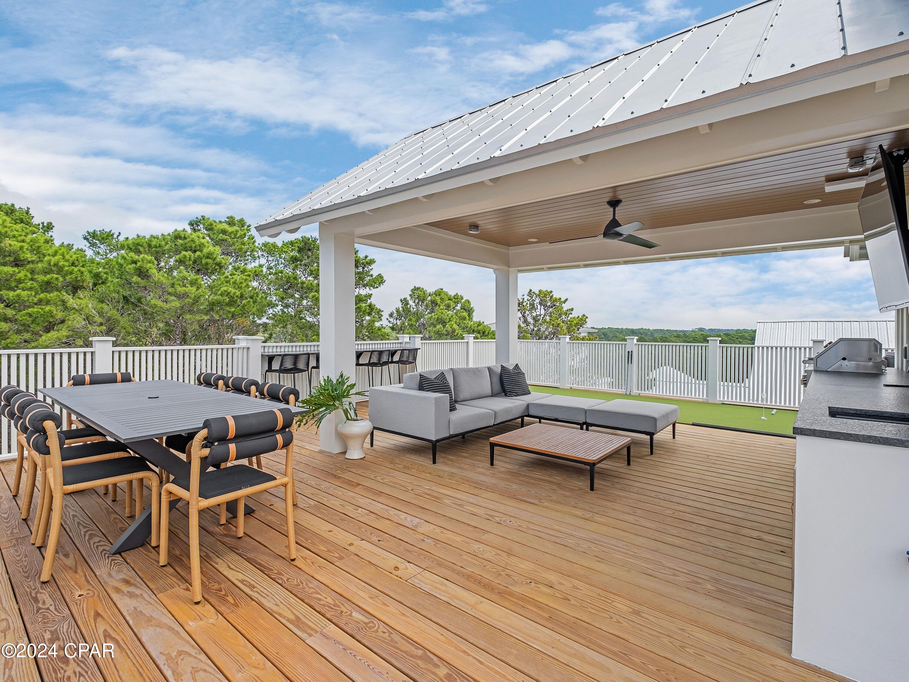 6 W Grande Pointe