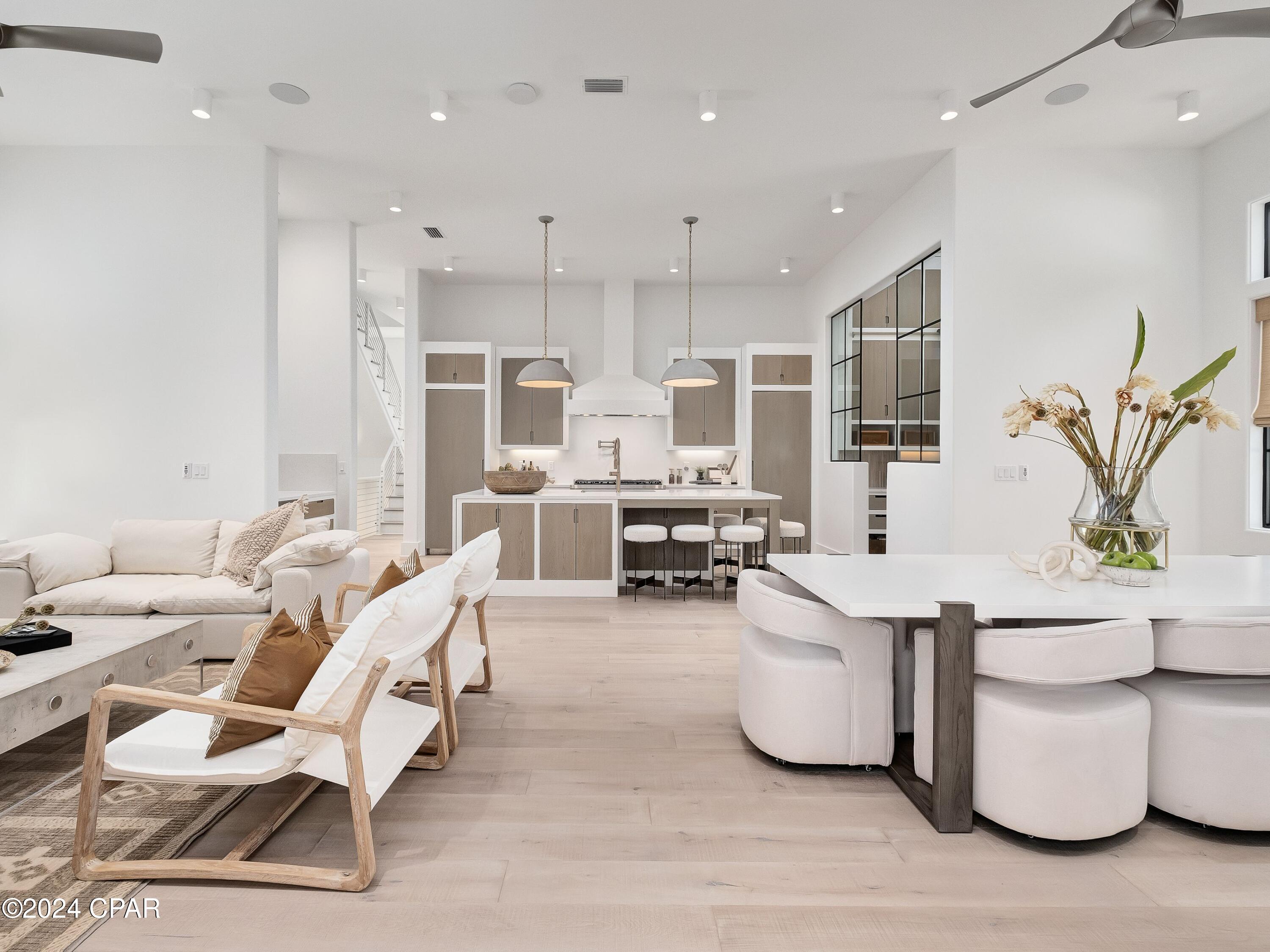 6 W Grande Pointe