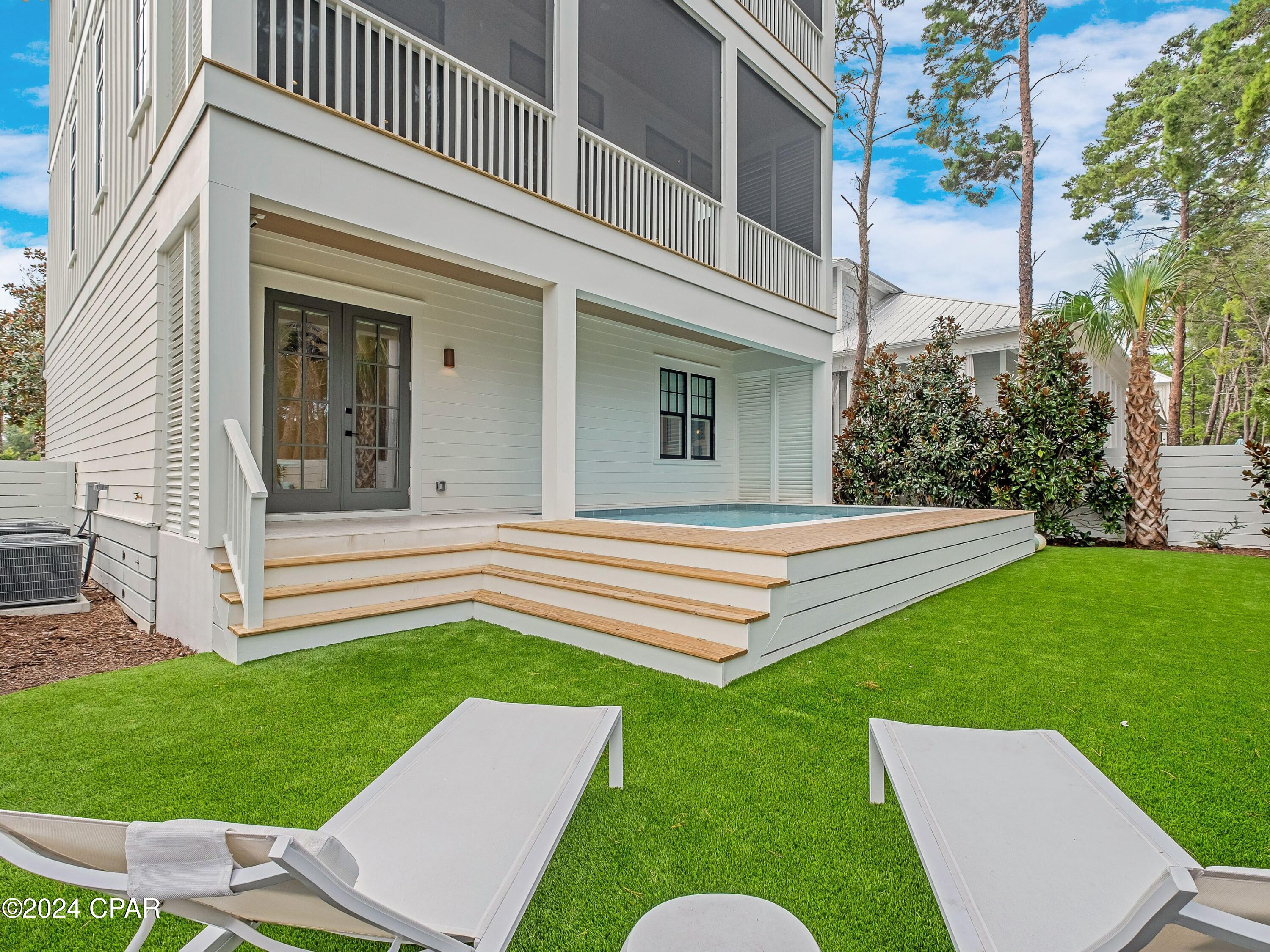 6 W Grande Pointe