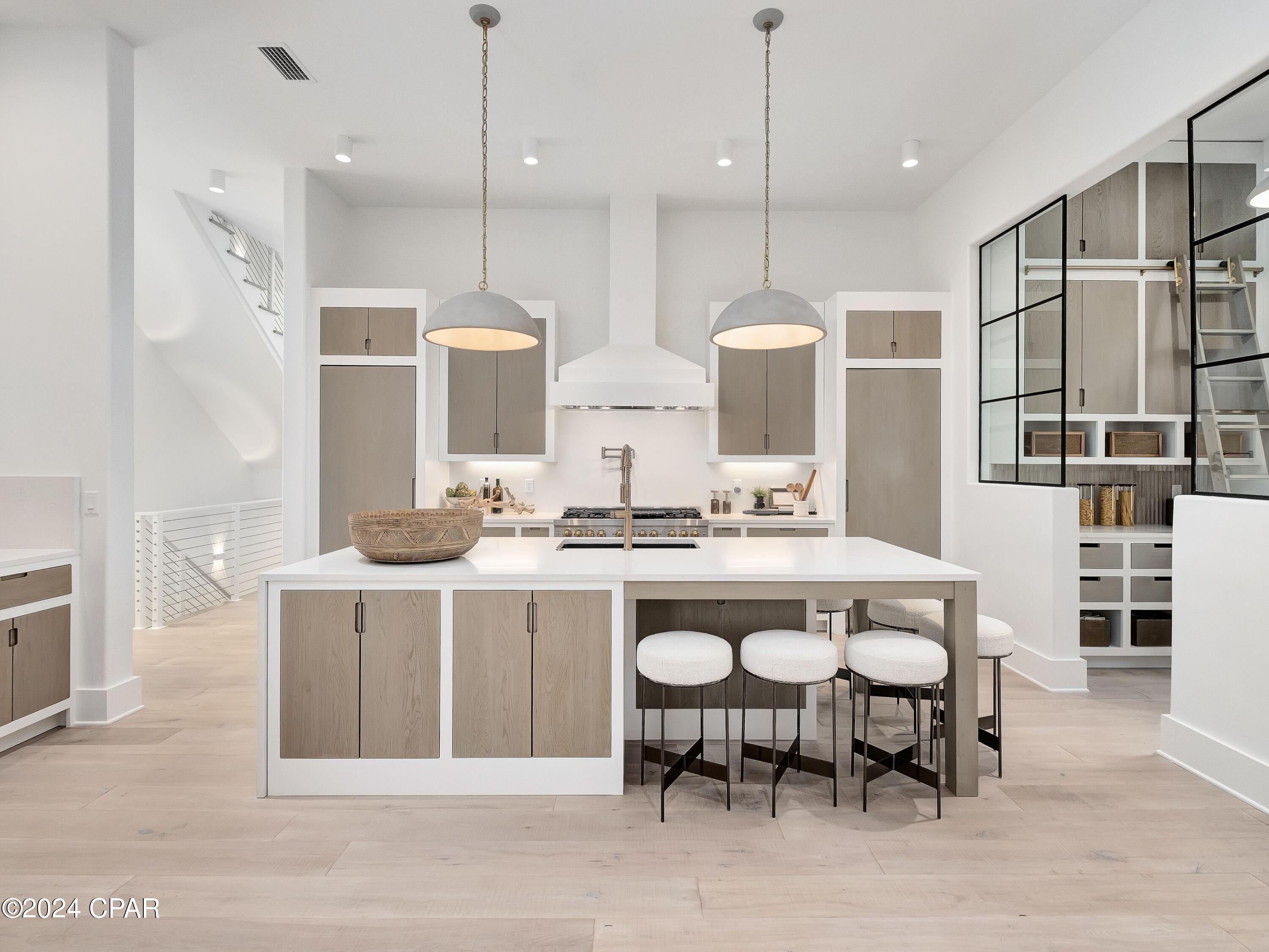 6 W Grande Pointe