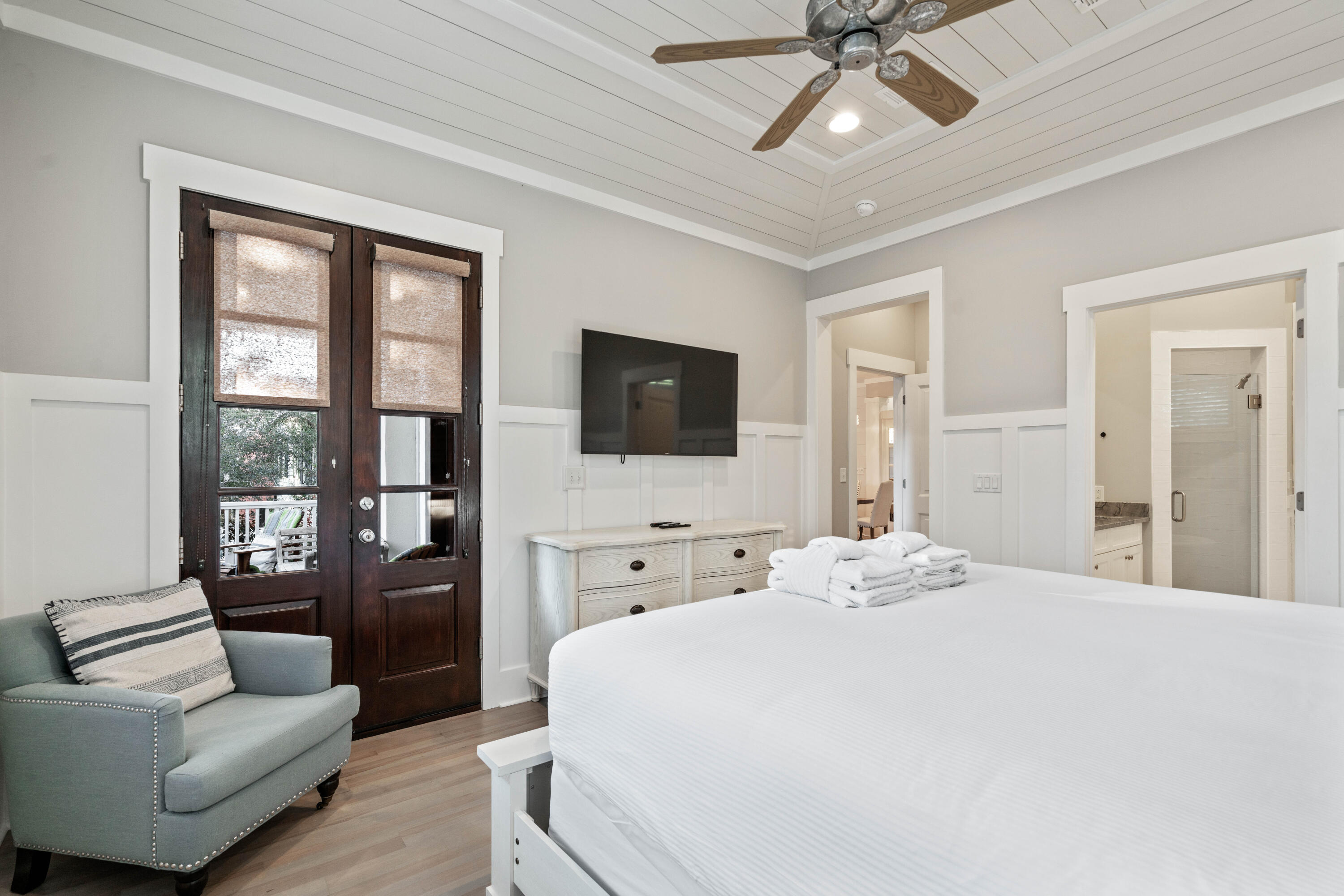 136 Silver Laurel Way