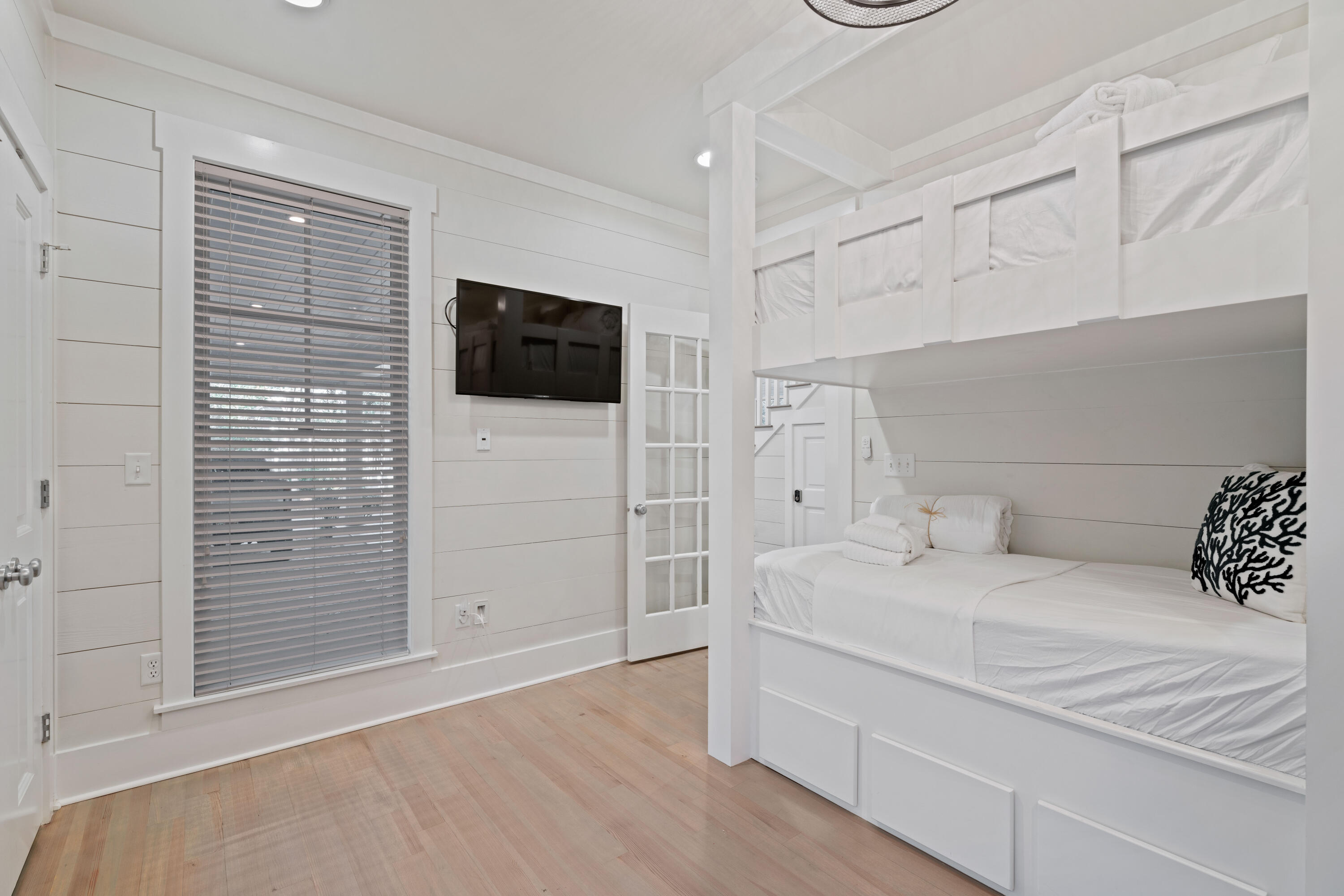 136 Silver Laurel Way