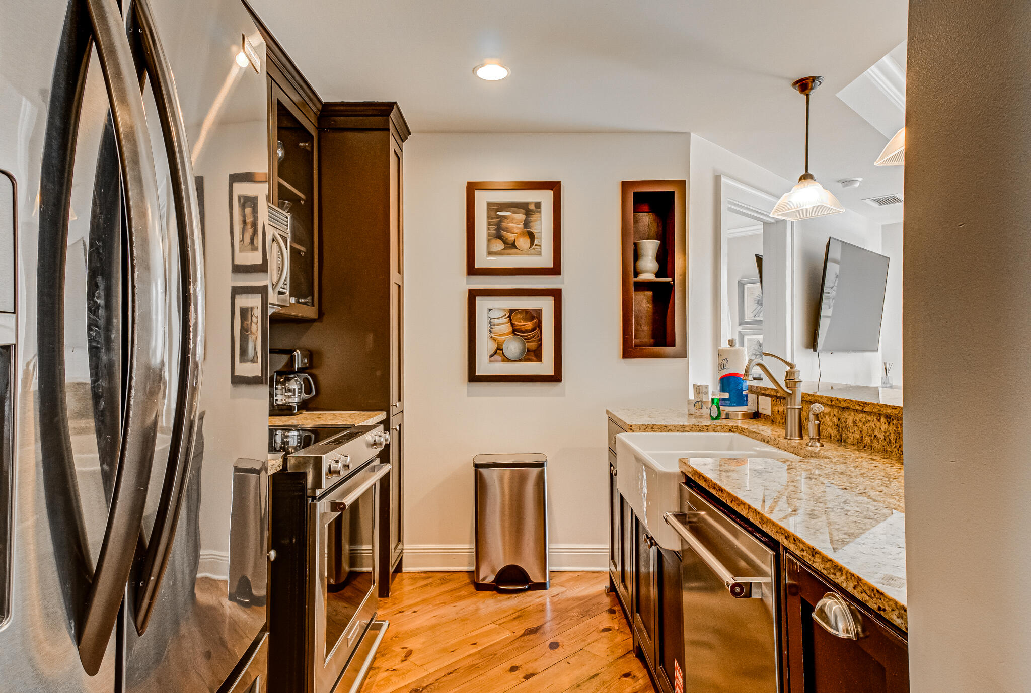 104 N Barrett Square, # 2D