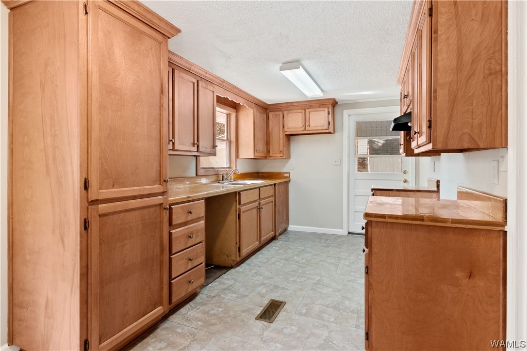 5203 Candlewood Dr