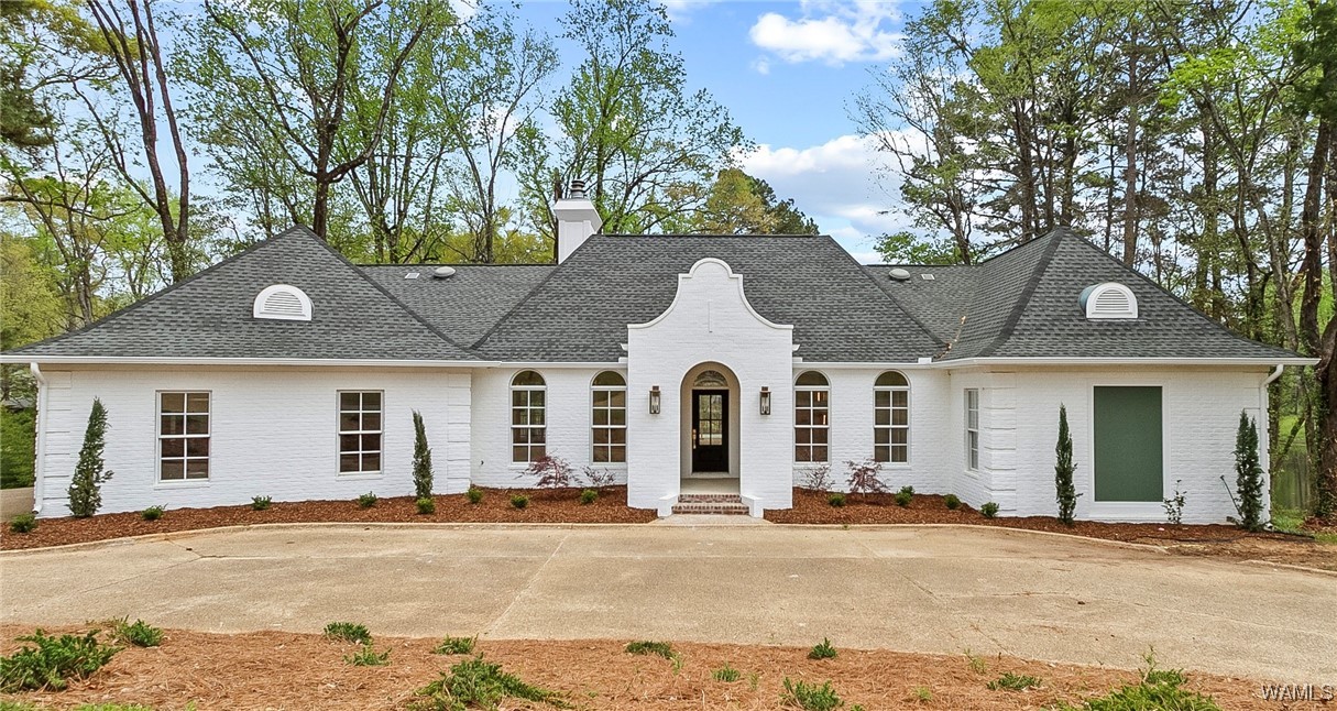 933 OVERLOOK Road N
