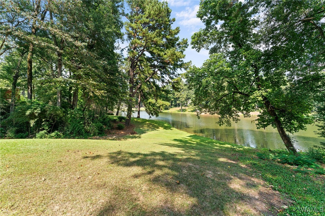 933 OVERLOOK Road N