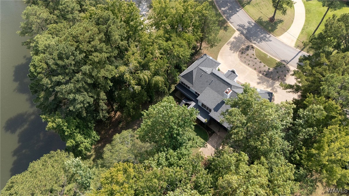 933 OVERLOOK Road N