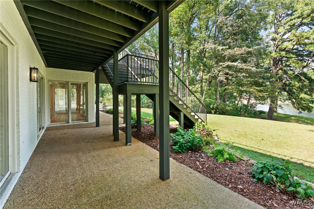 933 OVERLOOK Road N