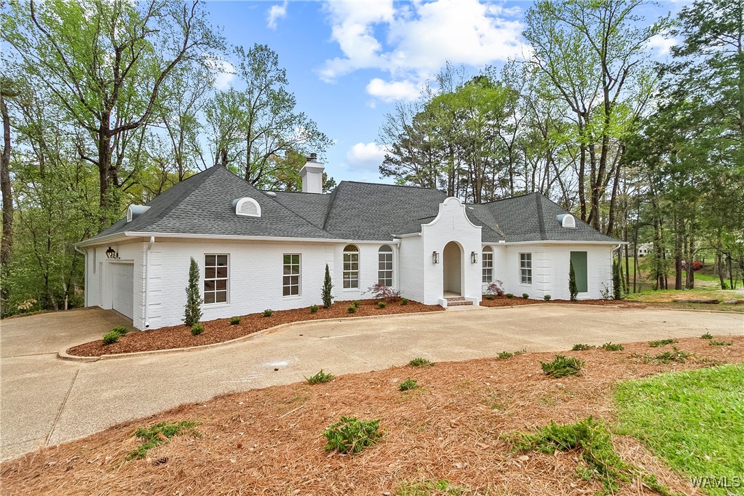 933 OVERLOOK Road N