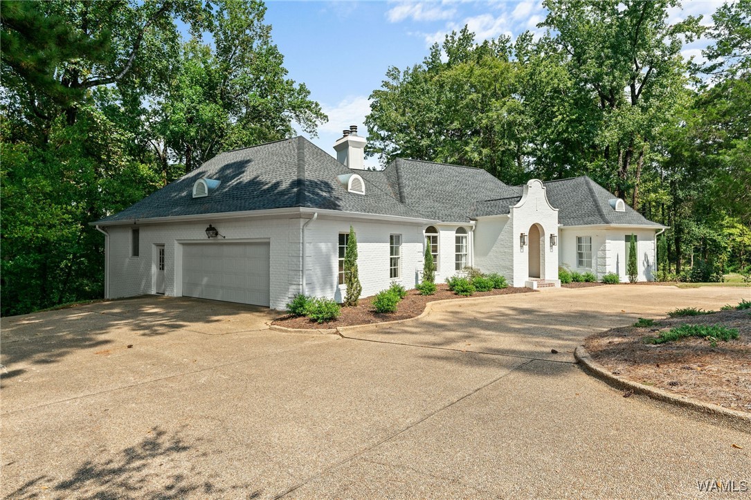 933 OVERLOOK Road N