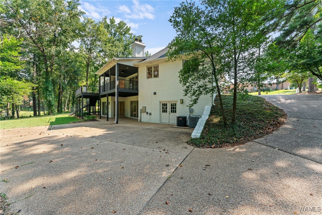 933 OVERLOOK Road N