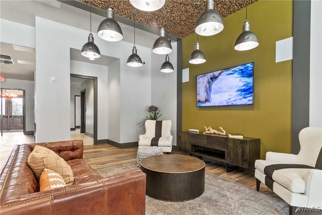 608 6th Ave N Unit: 5105