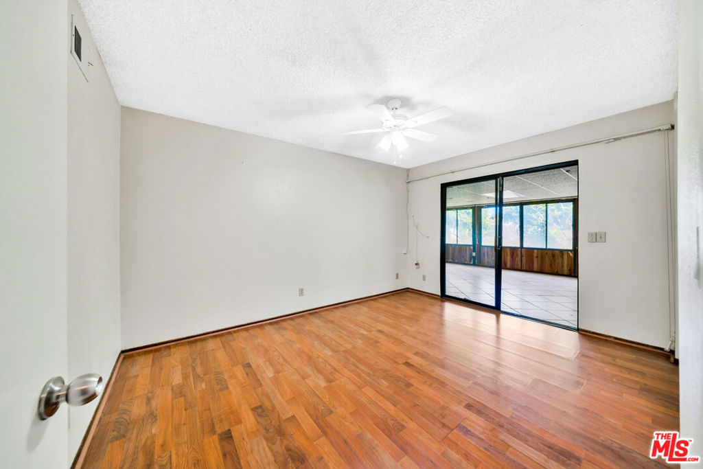 1856 Glenpark Street