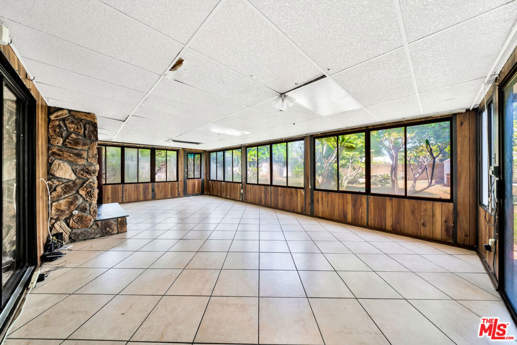 1856 Glenpark Street