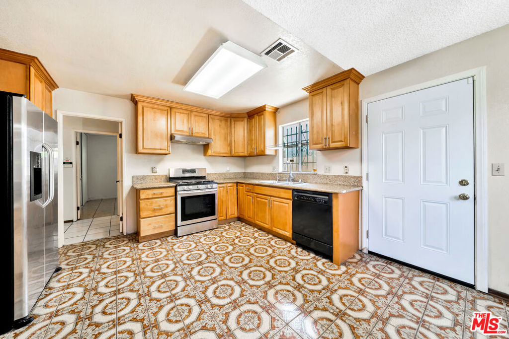 1856 Glenpark Street