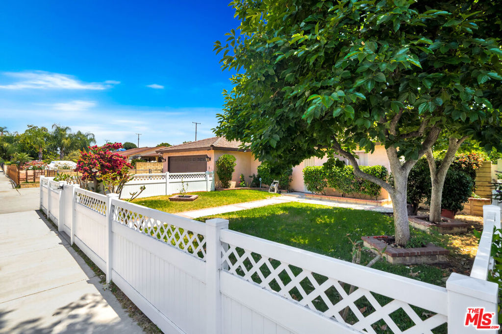 1856 Glenpark Street