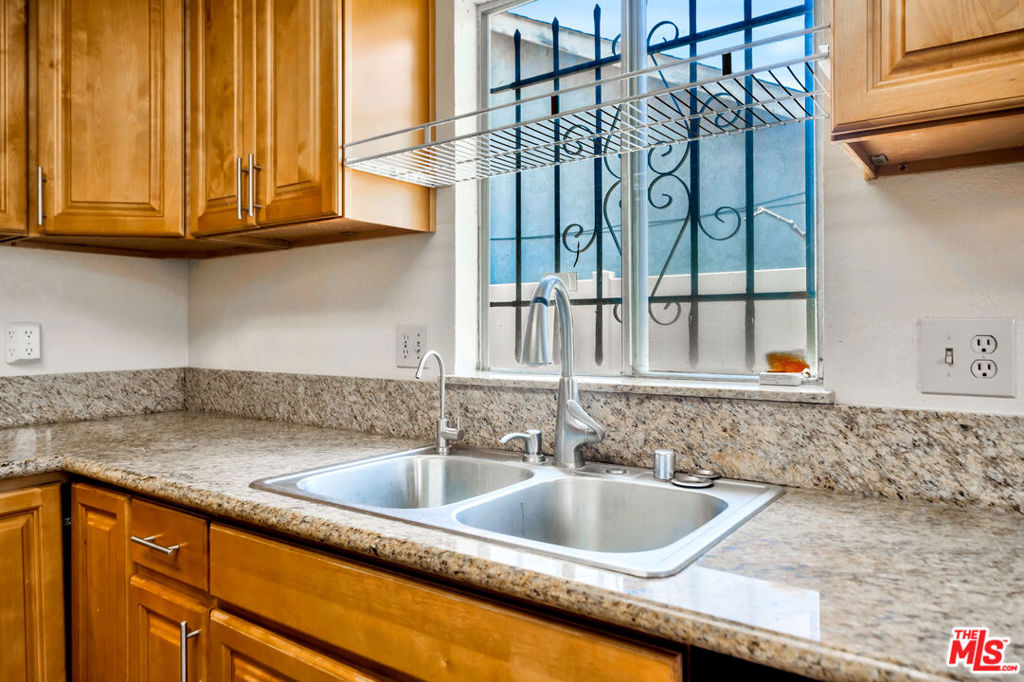 1856 Glenpark Street