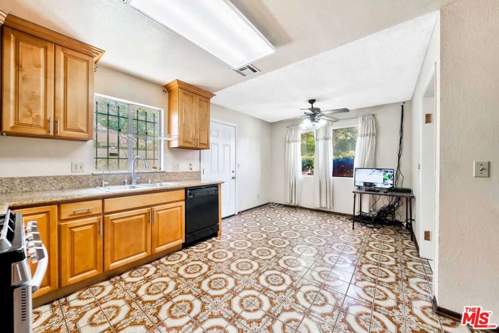 1856 Glenpark Street